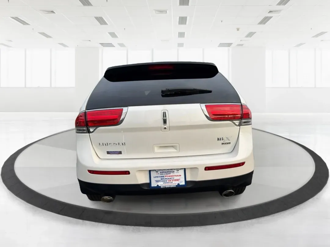 2014 Lincoln MKX Base (2LMDJ8JK2EB) with an Other engine, located at 1230 East Main St, Xenia, OH, 45385, (937) 908-9800, 39.688026, -83.910172 - **Unleash Your Adventures with This 2014 Lincoln MKX at Advantage Car and Credit - Moraine!**<br /> <br /> Are you ready to elevate your driving experience? Whether you're commuting through the bustling roads of Moraine or embarking on weekend getaways to nearby attractions like the beautiful Dayton - Photo#3