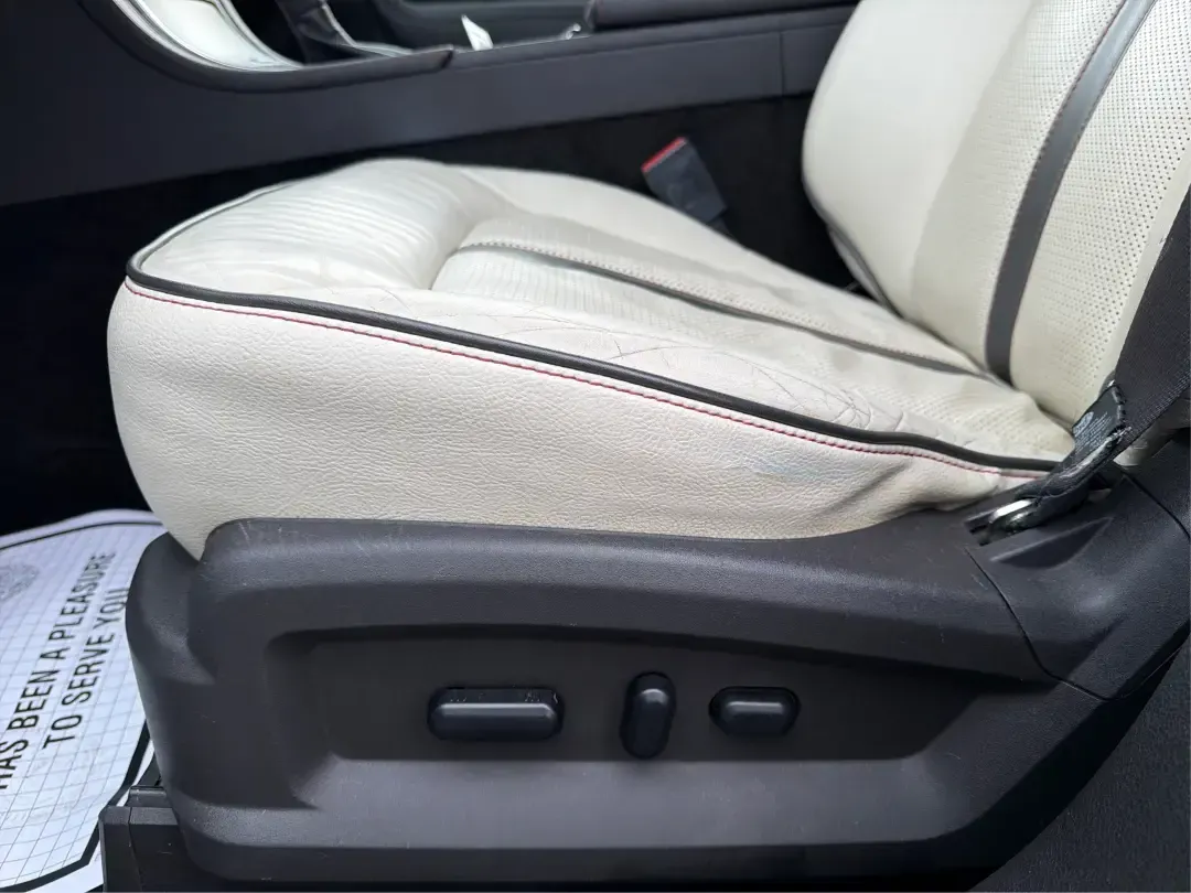 2014 Lincoln MKX Base (2LMDJ8JK2EB) with an 3.7L V6 DOHC 24V engine, 6-Speed Automatic transmission, located at 1951 S Dayton Lakeview Rd., New Carlisle, OH, 45344, (937) 908-9800, 39.890999, -84.050255 - **Unleash Your Adventures with This 2014 Lincoln MKX at Advantage Car and Credit - Moraine!**<br /> <br /> Are you ready to elevate your driving experience? Whether you're commuting through the bustling roads of Moraine or embarking on weekend getaways to nearby attractions like the beautiful Dayton - Photo#18