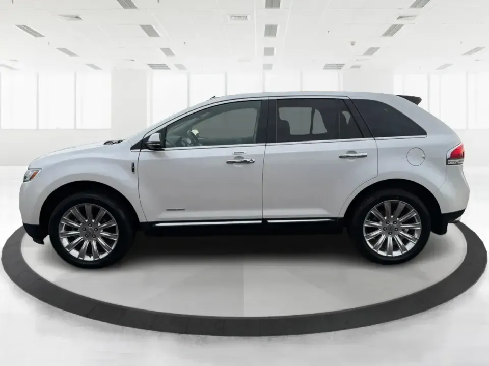 2014 Lincoln MKX Base (2LMDJ8JK2EB) with an 3.7L V6 DOHC 24V engine, 6-Speed Automatic transmission, located at 1951 S Dayton Lakeview Rd., New Carlisle, OH, 45344, (937) 908-9800, 39.890999, -84.050255 - **Unleash Your Adventures with This 2014 Lincoln MKX at Advantage Car and Credit - Moraine!**<br /> <br /> Are you ready to elevate your driving experience? Whether you're commuting through the bustling roads of Moraine or embarking on weekend getaways to nearby attractions like the beautiful Dayton - Photo#5