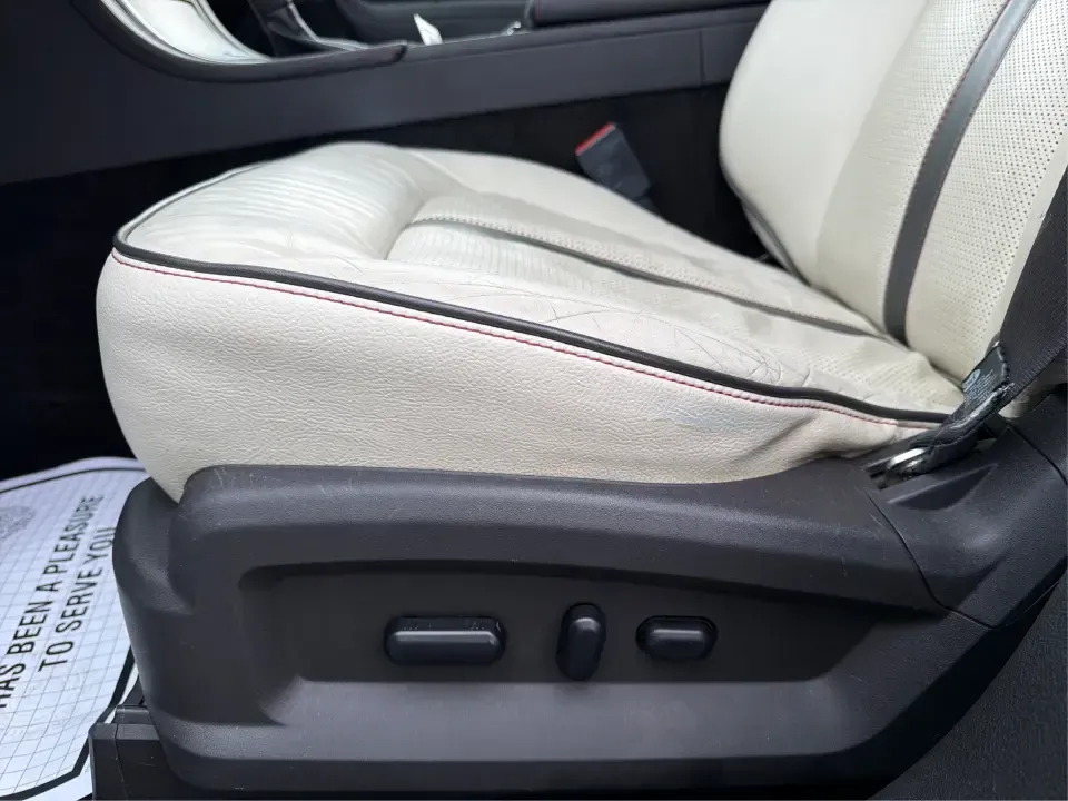 2014 Lincoln MKX Base (2LMDJ8JK2EB) with an 3.7L V6 DOHC 24V engine, 6-Speed Automatic transmission, located at 1951 S Dayton Lakeview Rd., New Carlisle, OH, 45344, (937) 908-9800, 39.890999, -84.050255 - **Unleash Your Adventures with This 2014 Lincoln MKX at Advantage Car and Credit - Moraine!**<br /> <br /> Are you ready to elevate your driving experience? Whether you're commuting through the bustling roads of Moraine or embarking on weekend getaways to nearby attractions like the beautiful Dayton - Photo#18