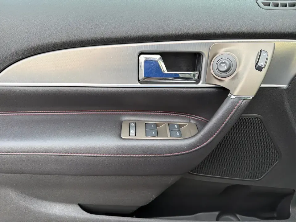 2014 Lincoln MKX Base (2LMDJ8JK2EB) with an 3.7L V6 DOHC 24V engine, 6-Speed Automatic transmission, located at 1951 S Dayton Lakeview Rd., New Carlisle, OH, 45344, (937) 908-9800, 39.890999, -84.050255 - **Unleash Your Adventures with This 2014 Lincoln MKX at Advantage Car and Credit - Moraine!**<br /> <br /> Are you ready to elevate your driving experience? Whether you're commuting through the bustling roads of Moraine or embarking on weekend getaways to nearby attractions like the beautiful Dayton - Photo#19