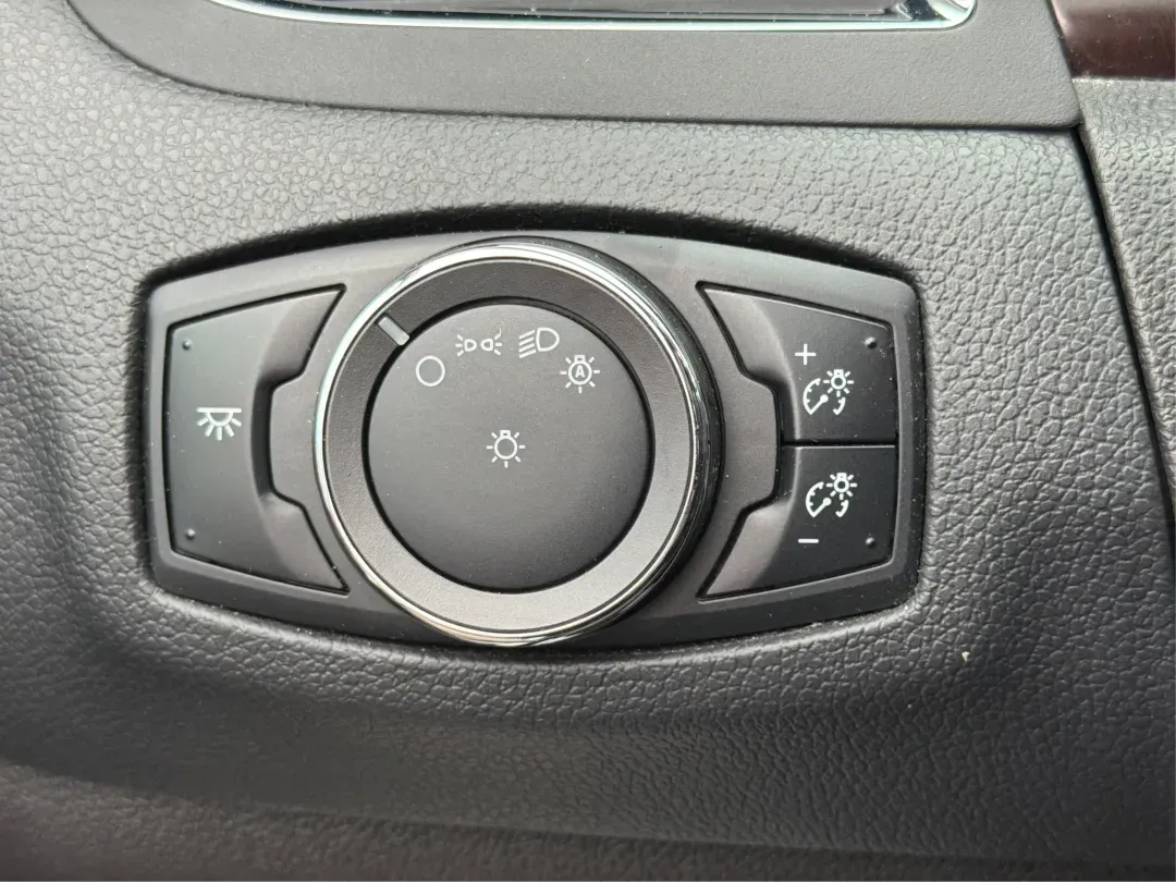 2013 Ford Edge Limited (2FMDK4KC5DB) with an 3.5L V-6 DOHC engine, located at 1951 S Dayton Lakeview Rd., New Carlisle, OH, 45344, (937) 908-9800, 39.890999, -84.050255 - ### Elevate Your Lifestyle with the 2013 Ford Edge Limited at Advantage Car and Credit in New Carlisle, OH!<br /> <br /> Are you ready to upgrade your family adventures, daily commutes, or weekend getaways? The 2013 Ford Edge Limited is here to transform your driving experience! With its sophisticat - Photo#17