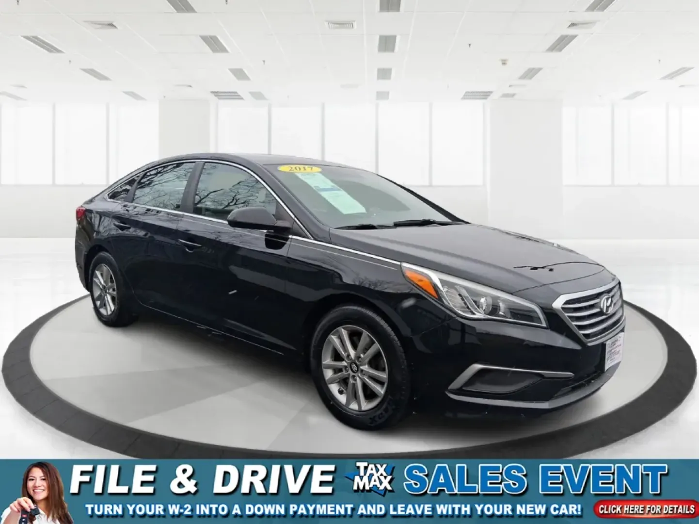 2017 Hyundai Sonata SE (5NPE24AF5HH) with an 2.4L I-4 gasoline direct injection engine, located at 1951 S Dayton Lakeview Rd., New Carlisle, OH, 45344, (937) 908-9800, 39.890999, -84.050255 - **Discover Your Next Adventure with the 2017 Hyundai Sonata SE at Advantage Car and Credit!** <br /> <br /> Are you ready to elevate your daily drive or weekend escapades? The 2017 Hyundai Sonata SE is the perfect companion for anyone looking to blend style, comfort, and functionality. This sedan is - Photo#0