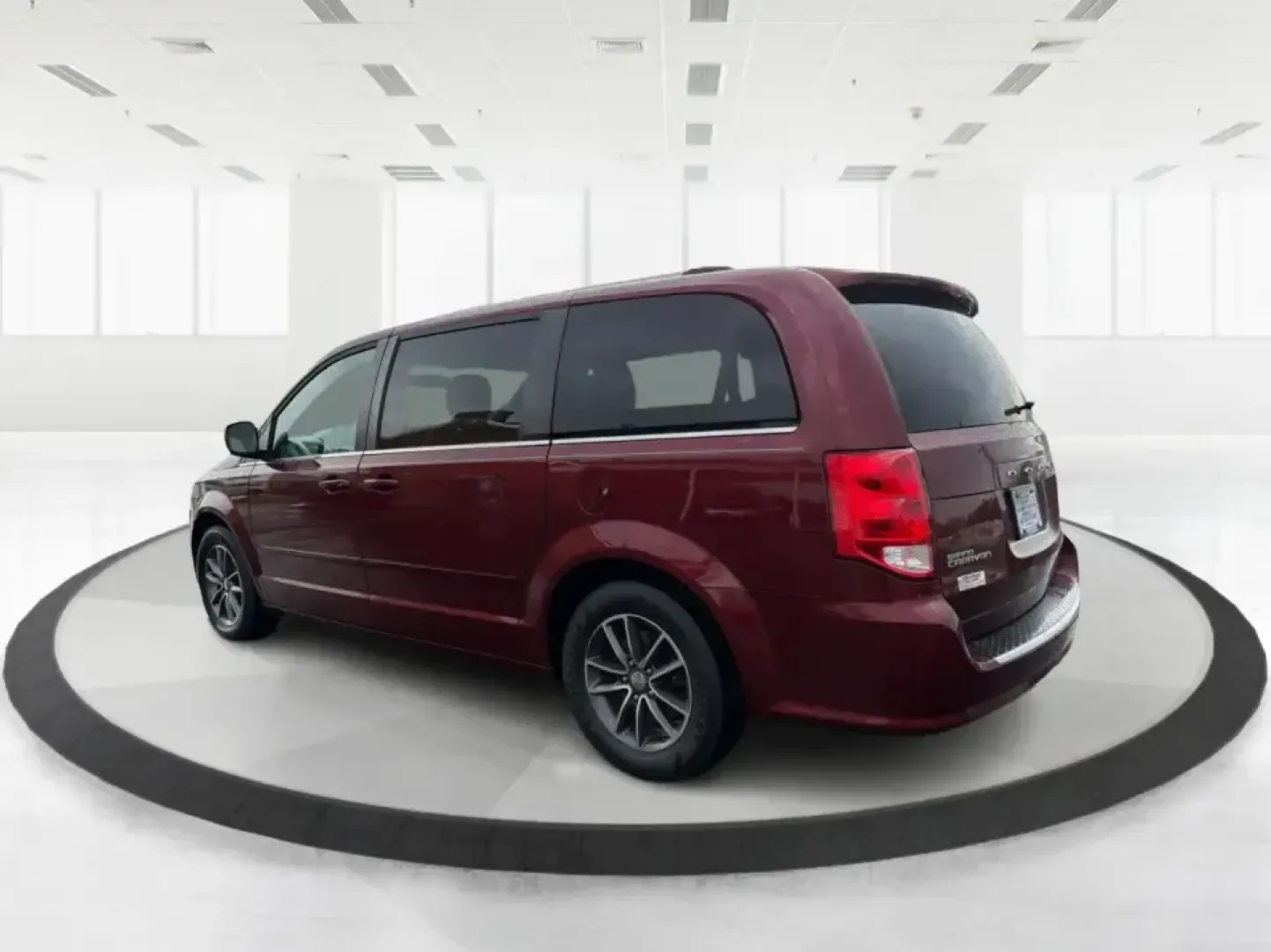2017 Dodge Grand Caravan SXT (2C4RDGCG2HR) with an Pentastar 3.6L V-6 DOHC engine, 6A transmission, located at 1230 East Main St, Xenia, OH, 45385, (937) 908-9800, 39.688026, -83.910172 - Are you ready to elevate your family adventures or daily commutes with a vehicle that combines space, comfort, and reliability? Look no further than the 2017 Dodge Grand Caravan SXT, now available at Advantage Car and Credit in New Carlisle, OH. This versatile passenger van is perfect for growing fa - Photo#4