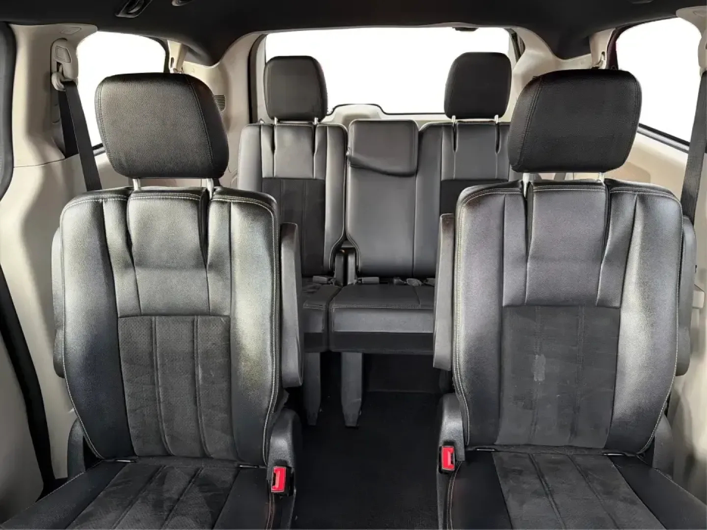 2017 Dodge Grand Caravan SXT (2C4RDGCG2HR) with an Pentastar 3.6L V-6 DOHC engine, 6A transmission, located at 1230 East Main St, Xenia, OH, 45385, (937) 908-9800, 39.688026, -83.910172 - Are you ready to elevate your family adventures or daily commutes with a vehicle that combines space, comfort, and reliability? Look no further than the 2017 Dodge Grand Caravan SXT, now available at Advantage Car and Credit in New Carlisle, OH. This versatile passenger van is perfect for growing fa - Photo#14