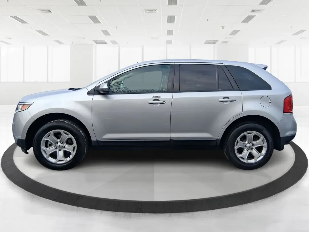 2013 Ford Edge SEL (2FMDK4JC4DB) with an 3.5L V-6 DOHC engine, located at 1099 N County Rd 25A, Troy, OH, 45373, (937) 908-9800, 40.057079, -84.212883 - **Explore Every Adventure with the 2013 Ford Edge SEL at Advantage Car and Credit - Troy!**<br /> <br /> Are you ready to elevate your lifestyle with a vehicle that seamlessly blends style, comfort, and functionality? Look no further than the 2013 Ford Edge SEL, available now at Advantage Car and Cr - Photo#5