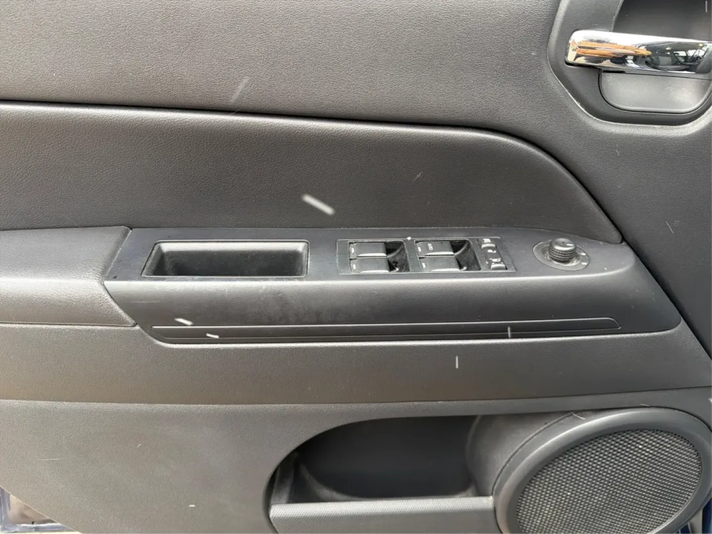 2014 Jeep Patriot Latitude (1C4NJRFB0ED) with an 2.4L I-4 DOHC engine, located at 1099 N County Rd 25A, Troy, OH, 45373, (937) 908-9800, 40.057079, -84.212883 - **Explore the Open Road in Style: 2014 Jeep Patriot Latitude at Advantage Car and Credit - Troy**<br /> <br /> Are you ready for your next adventure? The 2014 Jeep Patriot Latitude is the perfect vehicle for those who crave exploration and flexibility in their daily lives. Whether you're navigating - Photo#17