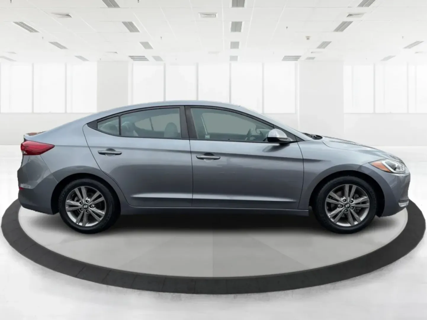 2018 Hyundai Elantra SEL (5NPD84LF2JH) with an Nu 2L I-4 DOHC engine, 6A transmission, located at 1951 S Dayton Lakeview Rd., New Carlisle, OH, 45344, (937) 908-9800, 39.890999, -84.050255 - **Discover Your Next Adventure with the 2018 Hyundai Elantra SEL at Advantage Car and Credit - Troy**<br /> <br /> Are you in search of a reliable and stylish sedan for your daily commute, family outings, or weekend getaways? Look no further than the 2018 Hyundai Elantra SEL, available now at Advant - Photo#1