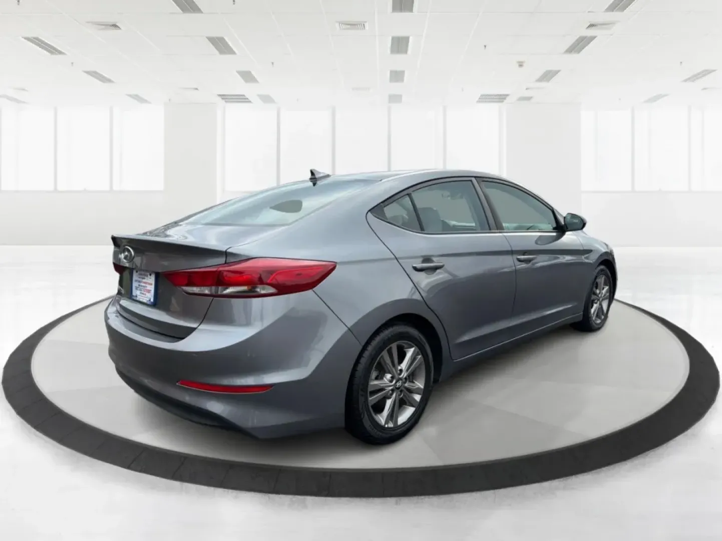 2018 Hyundai Elantra SEL (5NPD84LF2JH) with an Nu 2L I-4 DOHC engine, 6A transmission, located at 1951 S Dayton Lakeview Rd., New Carlisle, OH, 45344, (937) 908-9800, 39.890999, -84.050255 - **Discover Your Next Adventure with the 2018 Hyundai Elantra SEL at Advantage Car and Credit - Troy**<br /> <br /> Are you in search of a reliable and stylish sedan for your daily commute, family outings, or weekend getaways? Look no further than the 2018 Hyundai Elantra SEL, available now at Advant - Photo#2