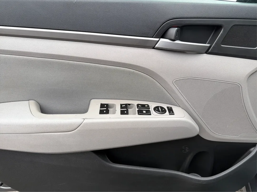 2018 Hyundai Elantra SEL (5NPD84LF2JH) with an Nu 2L I-4 DOHC engine, 6A transmission, located at 4508 South Dixie Dr, Moraine, OH, 45439, (937) 908-9800, 39.689976, -84.218452 - **Discover Your Next Adventure with the 2018 Hyundai Elantra SEL at Advantage Car and Credit - Troy**<br /> <br /> Are you in search of a reliable and stylish sedan for your daily commute, family outings, or weekend getaways? Look no further than the 2018 Hyundai Elantra SEL, available now at Advant - Photo#17