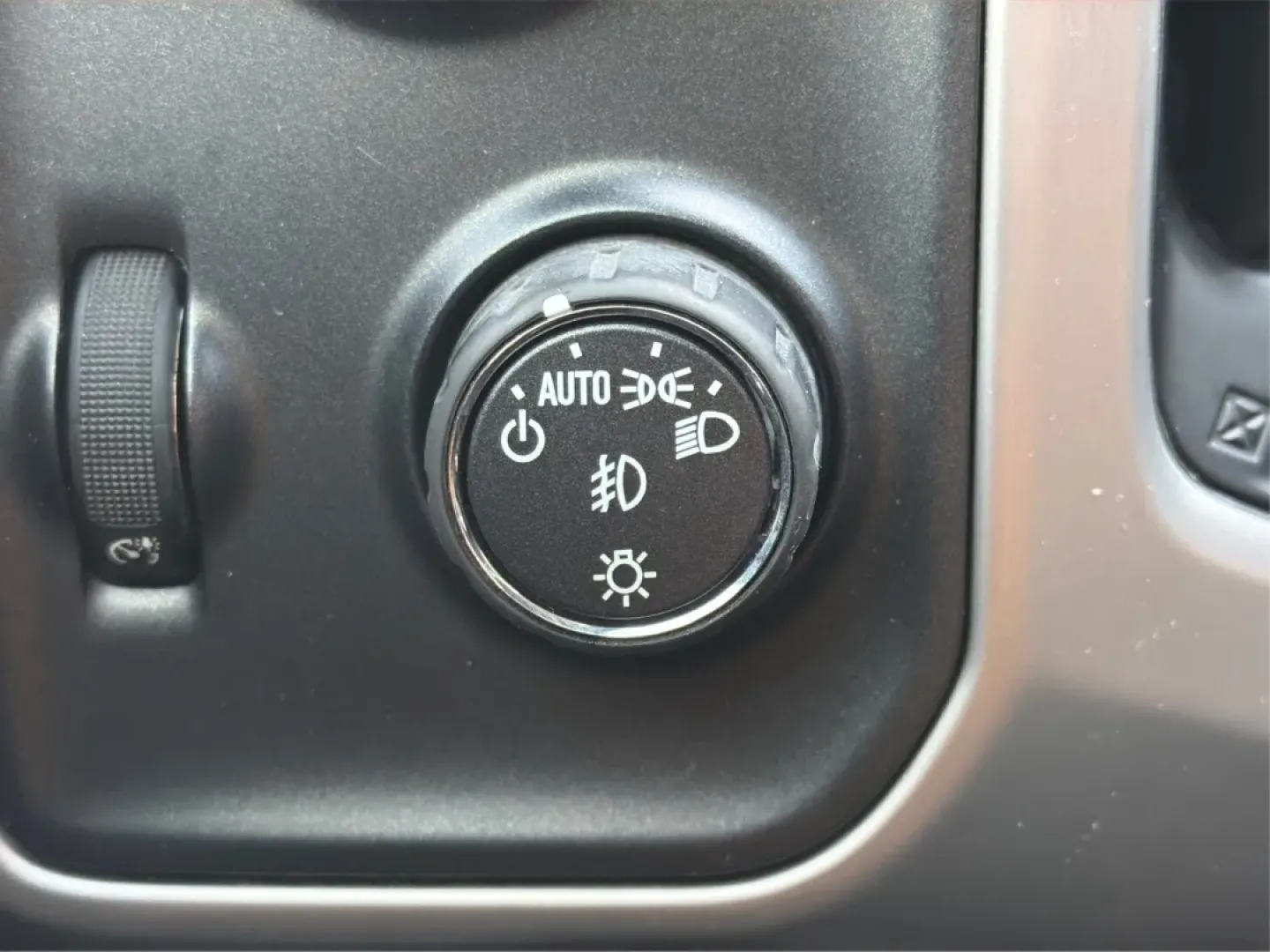 2017 GMC Sierra 1500 SLT (3GTU2NEC8HG) with an EcoTec3 6.2L V-8 gasoline direct injection engine, located at 880 E. National Road, Vandalia, OH, 45377, (937) 908-9800, 39.891918, -84.183594 - **Discover the Perfect Blend of Power and Comfort with the 2017 GMC Sierra 1500 SLT**<br /> <br /> Are you searching for a versatile vehicle that can handle everything from family road trips to weekend adventures? Look no further than the 2017 GMC Sierra 1500 SLT, now available at Advantage Car and - Photo#16