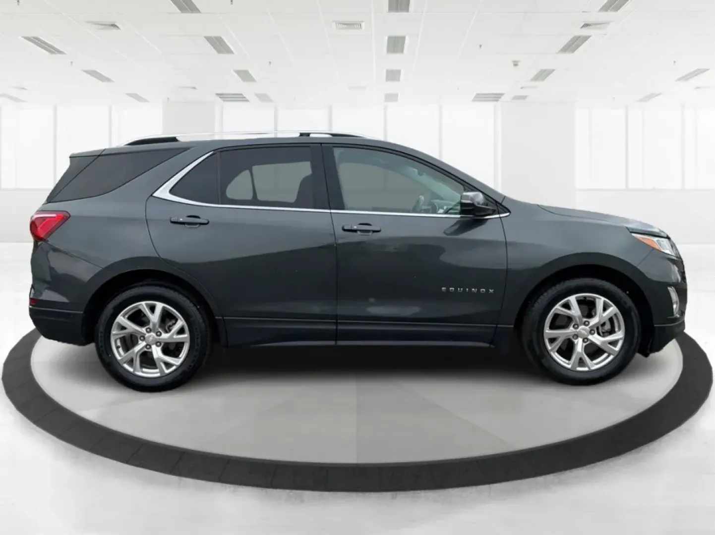 2018 Chevrolet Equinox LT (3GNAXTEX8JS) with an 2L I-4 gasoline direct injection engine, 6A transmission, located at 1230 East Main St, Xenia, OH, 45385, (937) 908-9800, 39.688026, -83.910172 - Are you ready for your next adventure? Whether you're embarking on a weekend getaway with family or tackling the daily commute with style, the 2018 Chevrolet Equinox LT is the perfect companion for all of life's journeys. This SUV, available at Advantage Car and Credit in Xenia, OH, combines versati - Photo#1