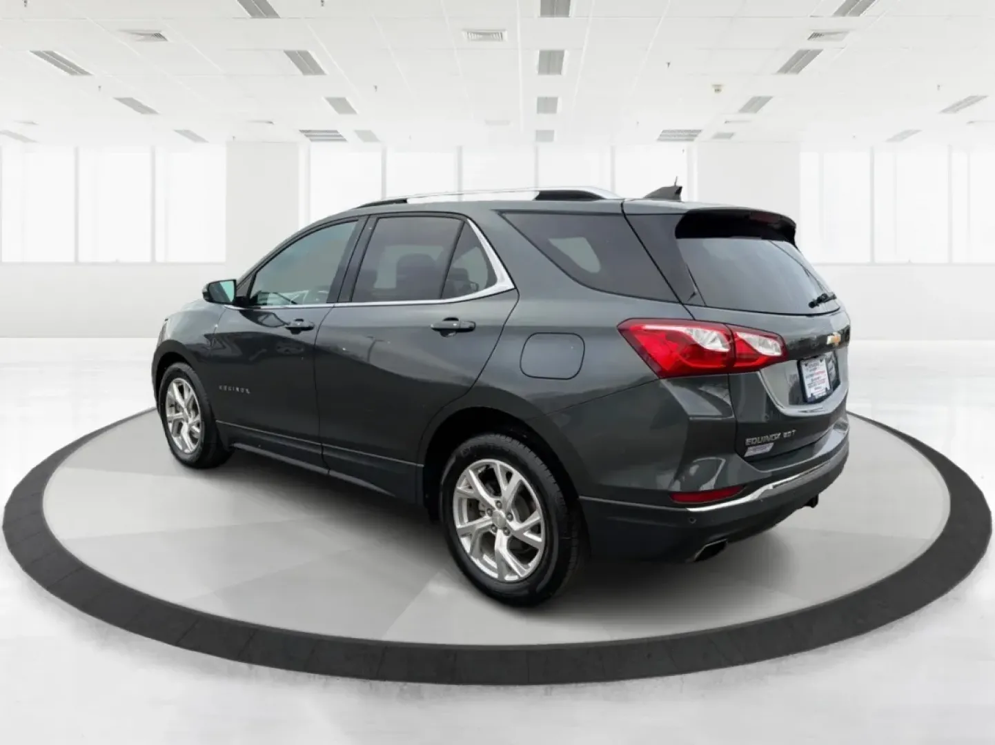 2018 Chevrolet Equinox LT (3GNAXTEX8JS) with an 2L I-4 gasoline direct injection engine, 6A transmission, located at 1230 East Main St, Xenia, OH, 45385, (937) 908-9800, 39.688026, -83.910172 - Are you ready for your next adventure? Whether you're embarking on a weekend getaway with family or tackling the daily commute with style, the 2018 Chevrolet Equinox LT is the perfect companion for all of life's journeys. This SUV, available at Advantage Car and Credit in Xenia, OH, combines versati - Photo#4