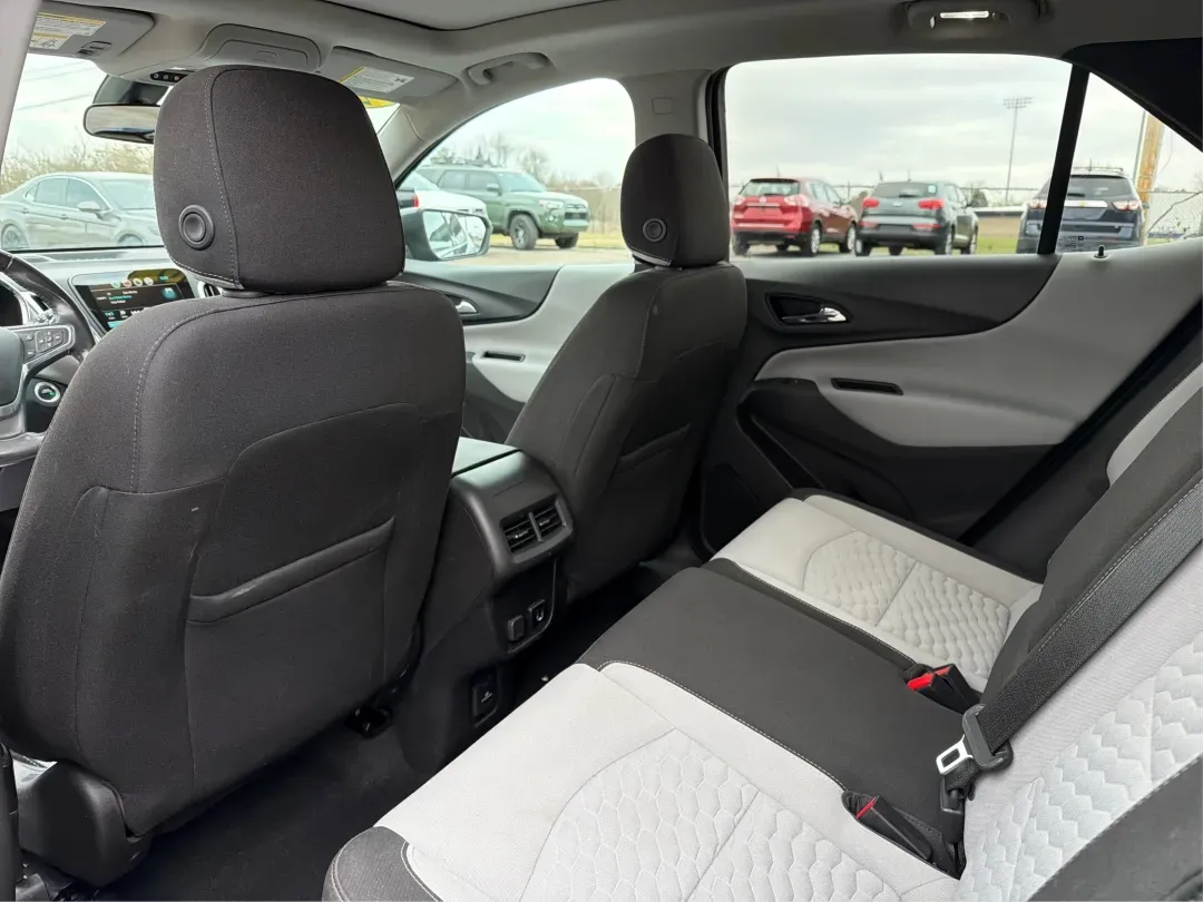 2018 Chevrolet Equinox LT (3GNAXTEX8JS) with an 2L I-4 gasoline direct injection engine, located at 1230 East Main St, Xenia, OH, 45385, (937) 908-9800, 39.688026, -83.910172 - Are you ready for your next adventure? Whether you're embarking on a weekend getaway with family or tackling the daily commute with style, the 2018 Chevrolet Equinox LT is the perfect companion for all of life's journeys. This SUV, available at Advantage Car and Credit in Xenia, OH, combines versati - Photo#10