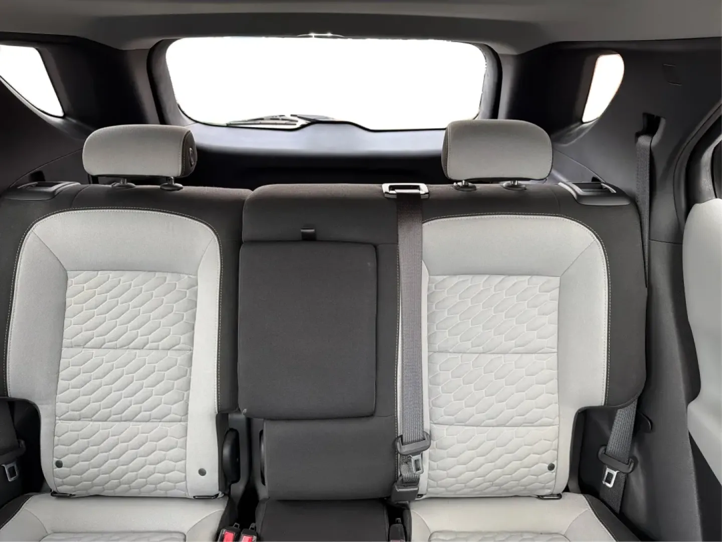 2018 Chevrolet Equinox LT (3GNAXTEX8JS) with an 2L I-4 gasoline direct injection engine, 6A transmission, located at 1230 East Main St, Xenia, OH, 45385, (937) 908-9800, 39.688026, -83.910172 - Are you ready for your next adventure? Whether you're embarking on a weekend getaway with family or tackling the daily commute with style, the 2018 Chevrolet Equinox LT is the perfect companion for all of life's journeys. This SUV, available at Advantage Car and Credit in Xenia, OH, combines versati - Photo#14