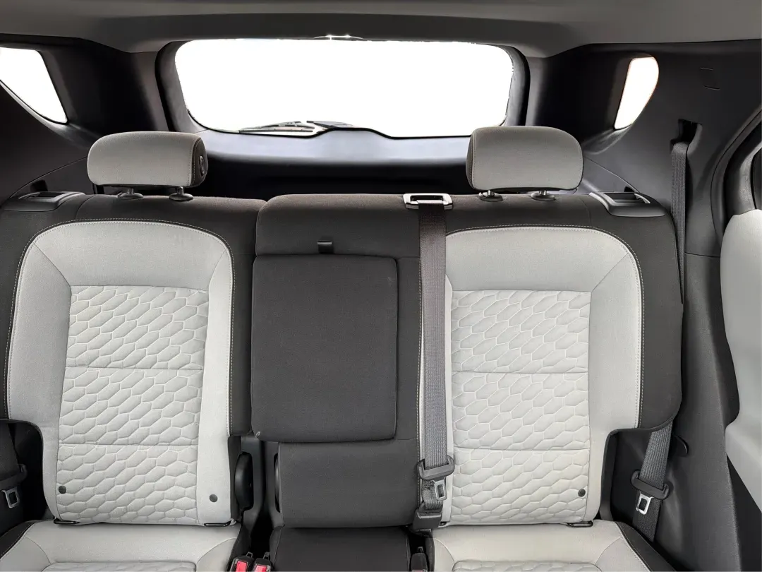 2018 Chevrolet Equinox LT (3GNAXTEX8JS) with an 2L I-4 gasoline direct injection engine, located at 1230 East Main St, Xenia, OH, 45385, (937) 908-9800, 39.688026, -83.910172 - Are you ready for your next adventure? Whether you're embarking on a weekend getaway with family or tackling the daily commute with style, the 2018 Chevrolet Equinox LT is the perfect companion for all of life's journeys. This SUV, available at Advantage Car and Credit in Xenia, OH, combines versati - Photo#14