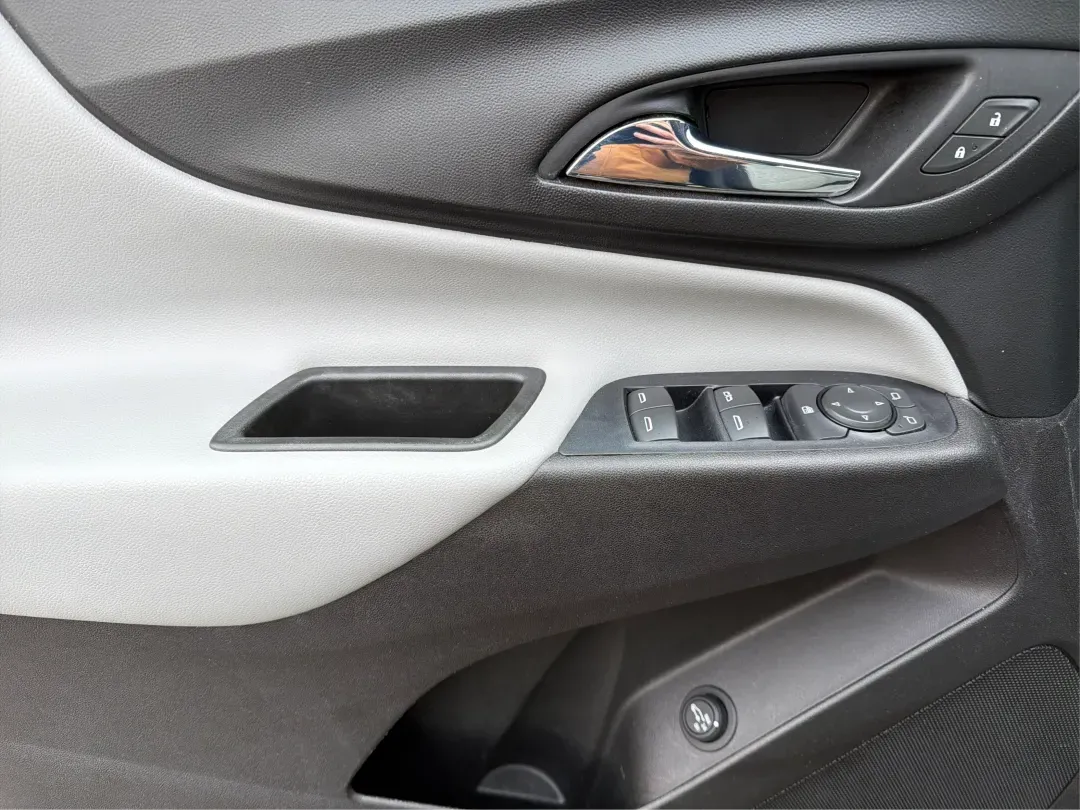 2018 Chevrolet Equinox LT (3GNAXTEX8JS) with an 2L I-4 gasoline direct injection engine, located at 1230 East Main St, Xenia, OH, 45385, (937) 908-9800, 39.688026, -83.910172 - Are you ready for your next adventure? Whether you're embarking on a weekend getaway with family or tackling the daily commute with style, the 2018 Chevrolet Equinox LT is the perfect companion for all of life's journeys. This SUV, available at Advantage Car and Credit in Xenia, OH, combines versati - Photo#19