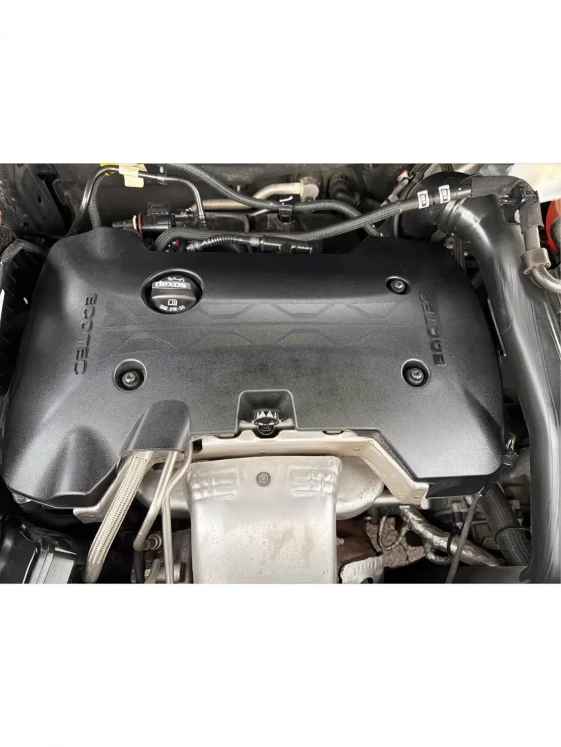 2018 Chevrolet Equinox LT (3GNAXTEX8JS) with an 2L I-4 gasoline direct injection engine, 6A transmission, located at 1230 East Main St, Xenia, OH, 45385, (937) 908-9800, 39.688026, -83.910172 - Are you ready for your next adventure? Whether you're embarking on a weekend getaway with family or tackling the daily commute with style, the 2018 Chevrolet Equinox LT is the perfect companion for all of life's journeys. This SUV, available at Advantage Car and Credit in Xenia, OH, combines versati - Photo#11