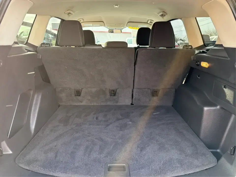 2018 Ford Escape SE (1FMCU9GD6JU) with an 1.5L L4 DOHC 16V engine, 6A transmission, located at 8750 N County Rd 25A, Piqua, OH, 45356, (937) 908-9800, 40.164391, -84.232513 - Are you looking for the perfect vehicle that can handle your busy lifestyle while keeping you comfortable and safe? Look no further than this 2018 Ford Escape SE at Advantage Car and Credit in Piqua, OH. This versatile SUV is ideal for families on the go, weekend adventurers, and even commuters who - Photo#12