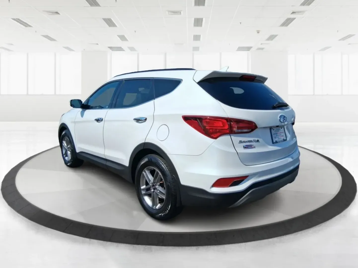 2018 Hyundai Santa Fe 2.4L (5NMZUDLB3JH) with an Theta II 2.4L I-4 gasoline direct injection engine, located at 880 E. National Road, Vandalia, OH, 45377, (937) 908-9800, 39.891918, -84.183594 - **Explore New Adventures with the 2018 Hyundai Santa Fe at Advantage Car and Credit - Vandalia!**<br /> <br /> Are you ready to elevate your family adventures or conquer your daily commute with style and confidence? The 2018 Hyundai Santa Fe is the perfect blend of spaciousness, reliability, and mod - Photo#4