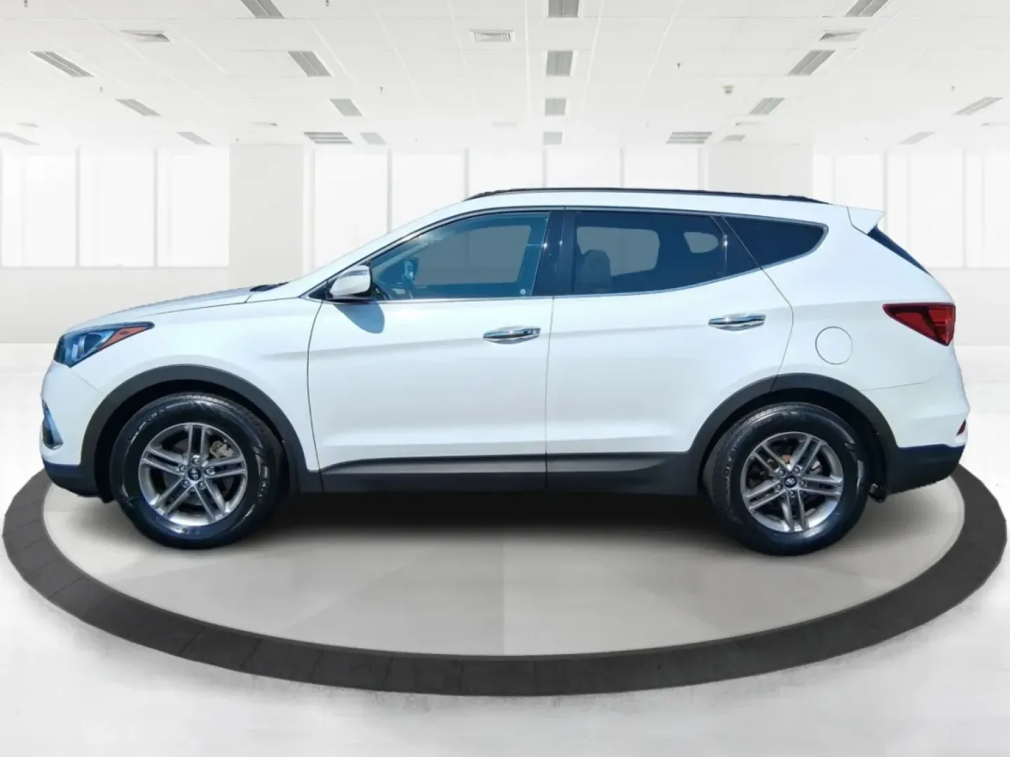 2018 Hyundai Santa Fe 2.4L (5NMZUDLB3JH) with an Theta II 2.4L I-4 gasoline direct injection engine, located at 880 E. National Road, Vandalia, OH, 45377, (937) 908-9800, 39.891918, -84.183594 - **Explore New Adventures with the 2018 Hyundai Santa Fe at Advantage Car and Credit - Vandalia!**<br /> <br /> Are you ready to elevate your family adventures or conquer your daily commute with style and confidence? The 2018 Hyundai Santa Fe is the perfect blend of spaciousness, reliability, and mod - Photo#5