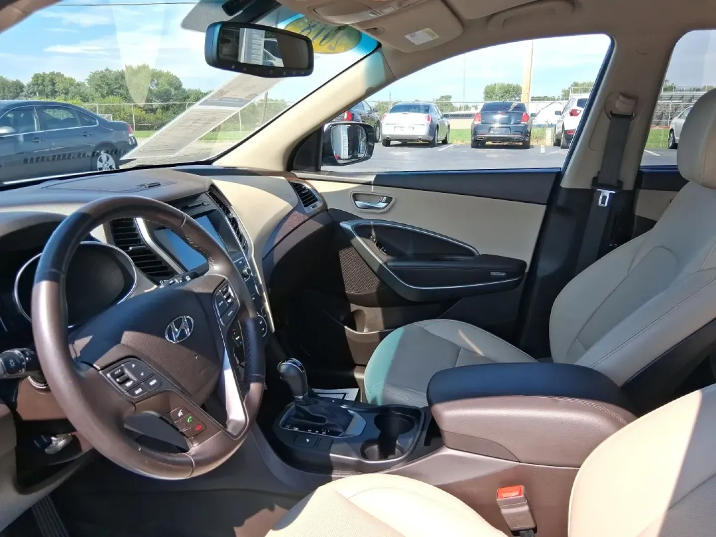 2018 Hyundai Santa Fe 2.4L (5NMZUDLB3JH) with an Theta II 2.4L I-4 gasoline direct injection engine, located at 880 E. National Road, Vandalia, OH, 45377, (937) 908-9800, 39.891918, -84.183594 - **Explore New Adventures with the 2018 Hyundai Santa Fe at Advantage Car and Credit - Vandalia!**<br /> <br /> Are you ready to elevate your family adventures or conquer your daily commute with style and confidence? The 2018 Hyundai Santa Fe is the perfect blend of spaciousness, reliability, and mod - Photo#9