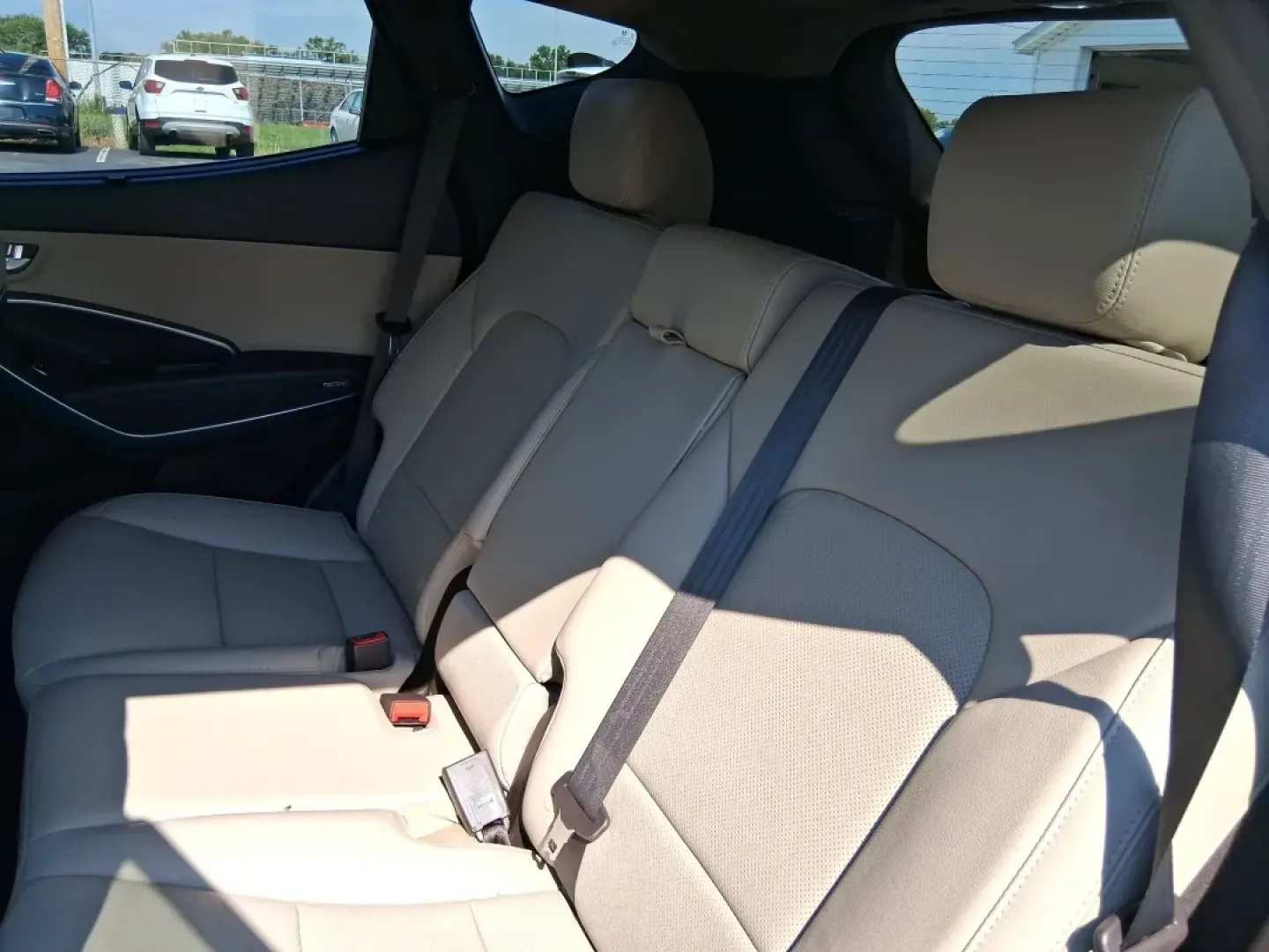 2018 Hyundai Santa Fe 2.4L (5NMZUDLB3JH) with an Theta II 2.4L I-4 gasoline direct injection engine, located at 880 E. National Road, Vandalia, OH, 45377, (937) 908-9800, 39.891918, -84.183594 - **Explore New Adventures with the 2018 Hyundai Santa Fe at Advantage Car and Credit - Vandalia!**<br /> <br /> Are you ready to elevate your family adventures or conquer your daily commute with style and confidence? The 2018 Hyundai Santa Fe is the perfect blend of spaciousness, reliability, and mod - Photo#10