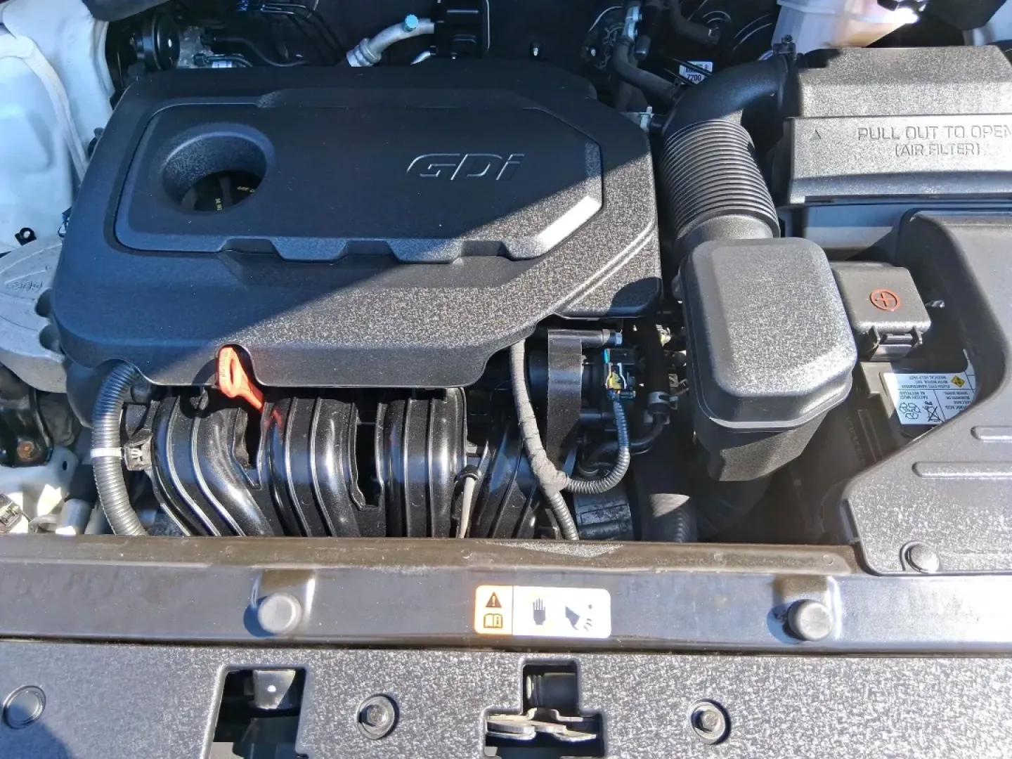 2018 Hyundai Santa Fe 2.4L (5NMZUDLB3JH) with an Theta II 2.4L I-4 gasoline direct injection engine, located at 880 E. National Road, Vandalia, OH, 45377, (937) 908-9800, 39.891918, -84.183594 - **Explore New Adventures with the 2018 Hyundai Santa Fe at Advantage Car and Credit - Vandalia!**<br /> <br /> Are you ready to elevate your family adventures or conquer your daily commute with style and confidence? The 2018 Hyundai Santa Fe is the perfect blend of spaciousness, reliability, and mod - Photo#11