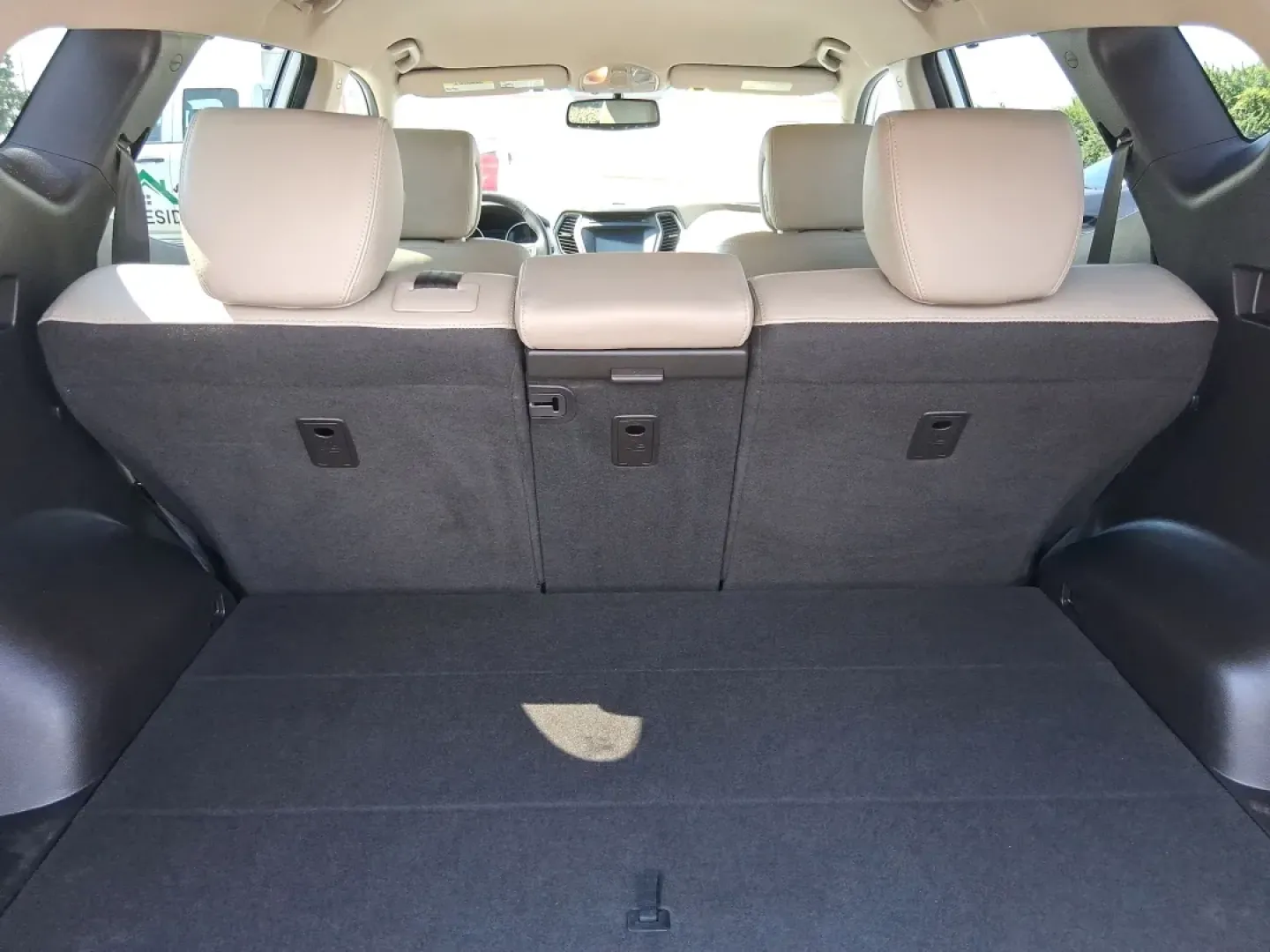 2018 Hyundai Santa Fe 2.4L (5NMZUDLB3JH) with an Theta II 2.4L I-4 gasoline direct injection engine, located at 880 E. National Road, Vandalia, OH, 45377, (937) 908-9800, 39.891918, -84.183594 - **Explore New Adventures with the 2018 Hyundai Santa Fe at Advantage Car and Credit - Vandalia!**<br /> <br /> Are you ready to elevate your family adventures or conquer your daily commute with style and confidence? The 2018 Hyundai Santa Fe is the perfect blend of spaciousness, reliability, and mod - Photo#12