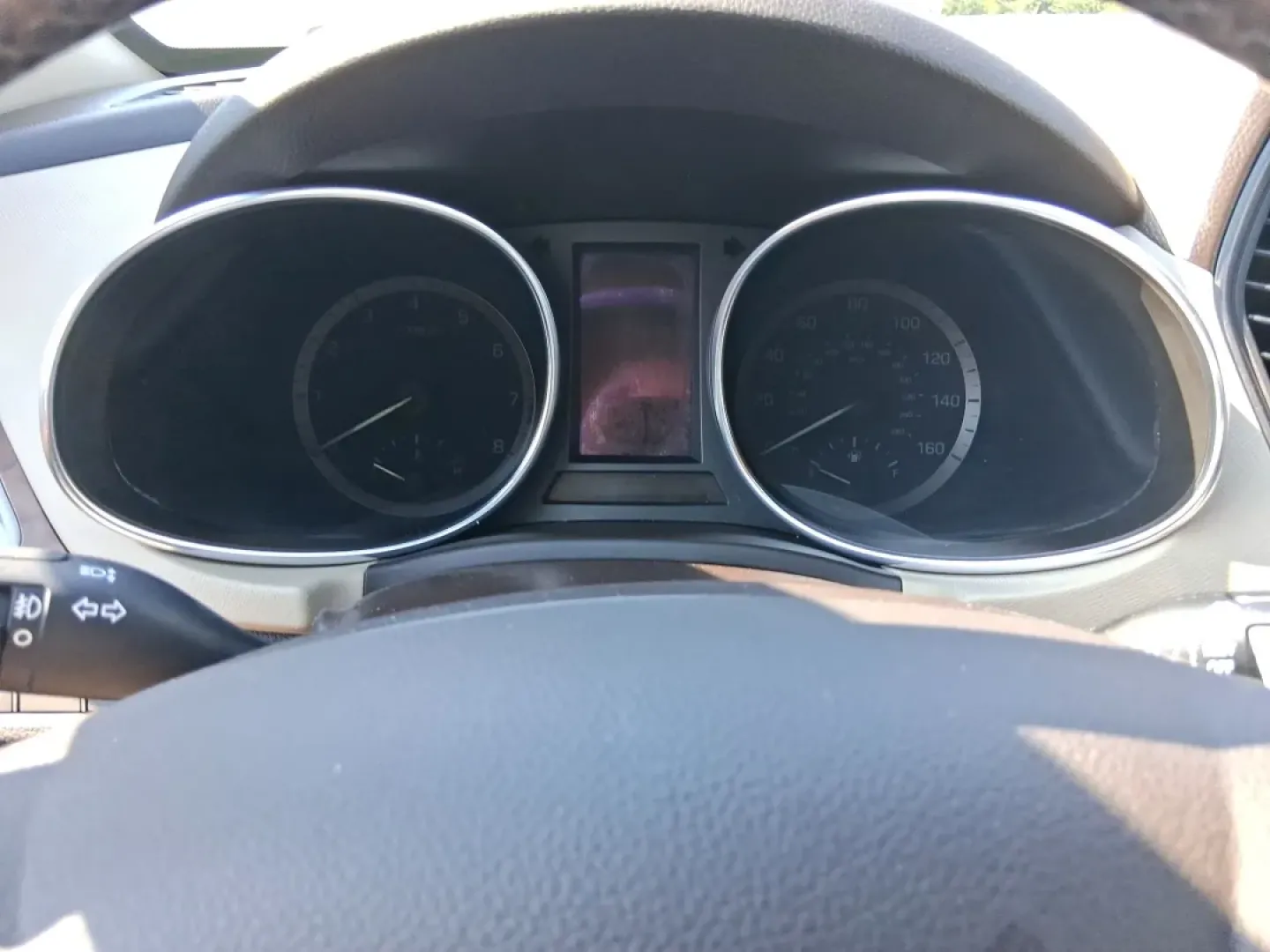 2018 Hyundai Santa Fe 2.4L (5NMZUDLB3JH) with an Theta II 2.4L I-4 gasoline direct injection engine, located at 880 E. National Road, Vandalia, OH, 45377, (937) 908-9800, 39.891918, -84.183594 - **Explore New Adventures with the 2018 Hyundai Santa Fe at Advantage Car and Credit - Vandalia!**<br /> <br /> Are you ready to elevate your family adventures or conquer your daily commute with style and confidence? The 2018 Hyundai Santa Fe is the perfect blend of spaciousness, reliability, and mod - Photo#15