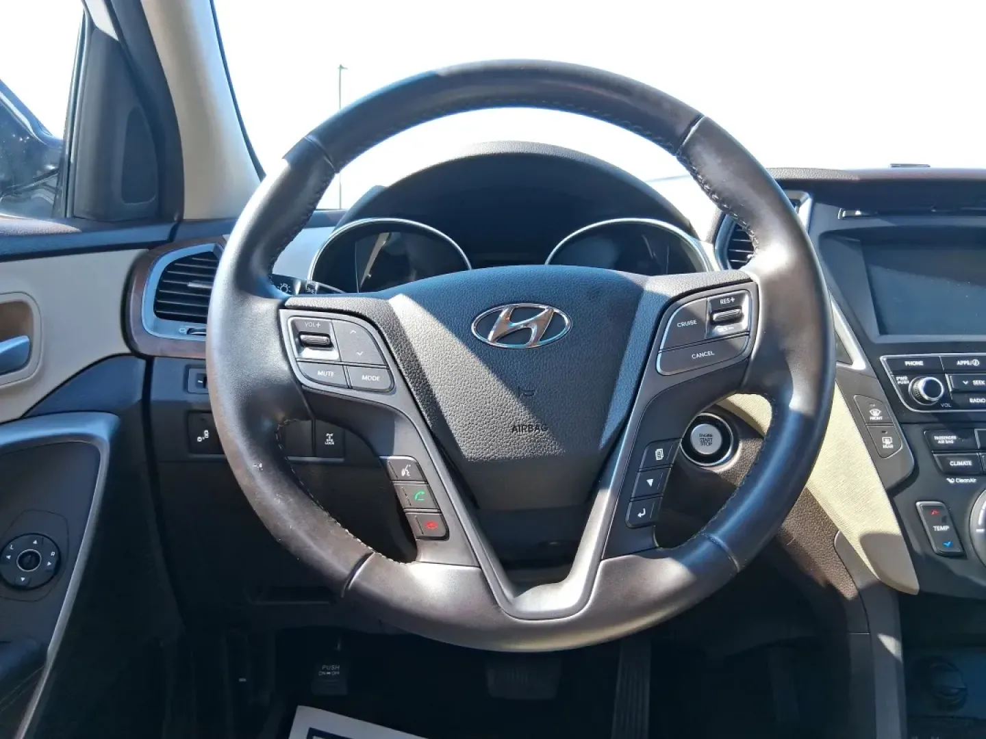 2018 Hyundai Santa Fe 2.4L (5NMZUDLB3JH) with an Theta II 2.4L I-4 gasoline direct injection engine, located at 880 E. National Road, Vandalia, OH, 45377, (937) 908-9800, 39.891918, -84.183594 - **Explore New Adventures with the 2018 Hyundai Santa Fe at Advantage Car and Credit - Vandalia!**<br /> <br /> Are you ready to elevate your family adventures or conquer your daily commute with style and confidence? The 2018 Hyundai Santa Fe is the perfect blend of spaciousness, reliability, and mod - Photo#16