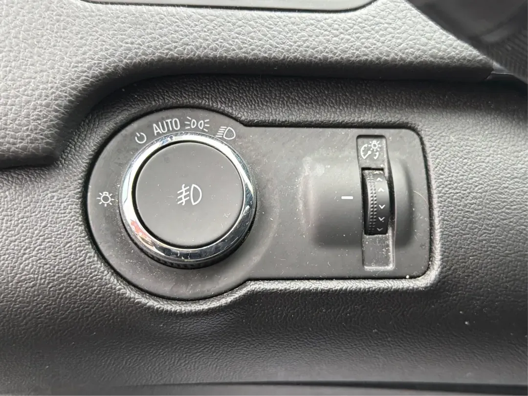 2016 Buick Regal Turbo Premium II (2G4GS5GX7G9) with an 2L I-4 gasoline direct injection engine, 6A transmission, located at 8750 N County Rd 25A, Piqua, OH, 45356, (937) 908-9800, 40.164391, -84.232513 - **Discover the Perfect Blend of Luxury and Affordability with This 2016 Buick Regal at Advantage Car and Credit Piqua!**<br /> <br /> Are you in the market for a sophisticated sedan that effortlessly combines style, comfort, and performance? Look no further than this stunning 2016 Buick Regal Turbo - Photo#17