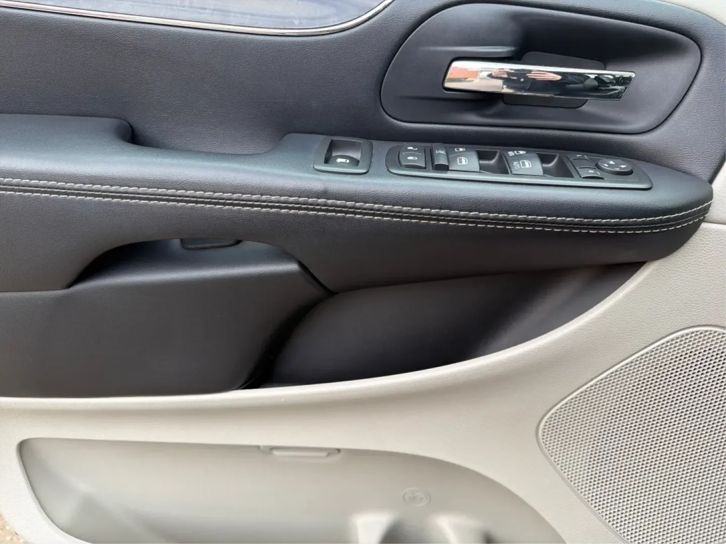 2015 Chrysler Town and Country Touring (2C4RC1BG4FR) with an 3.6L V-6 DOHC engine, located at 8750 N County Rd 25A, Piqua, OH, 45356, (937) 908-9800, 40.164391, -84.232513 - If you're searching for the perfect family vehicle that combines spaciousness, comfort, and advanced features, look no further than the 2015 Chrysler Town and Country Touring van available at Advantage Car and Credit in Piqua, OH. This passenger van is an ideal solution for growing families who ne - Photo#19