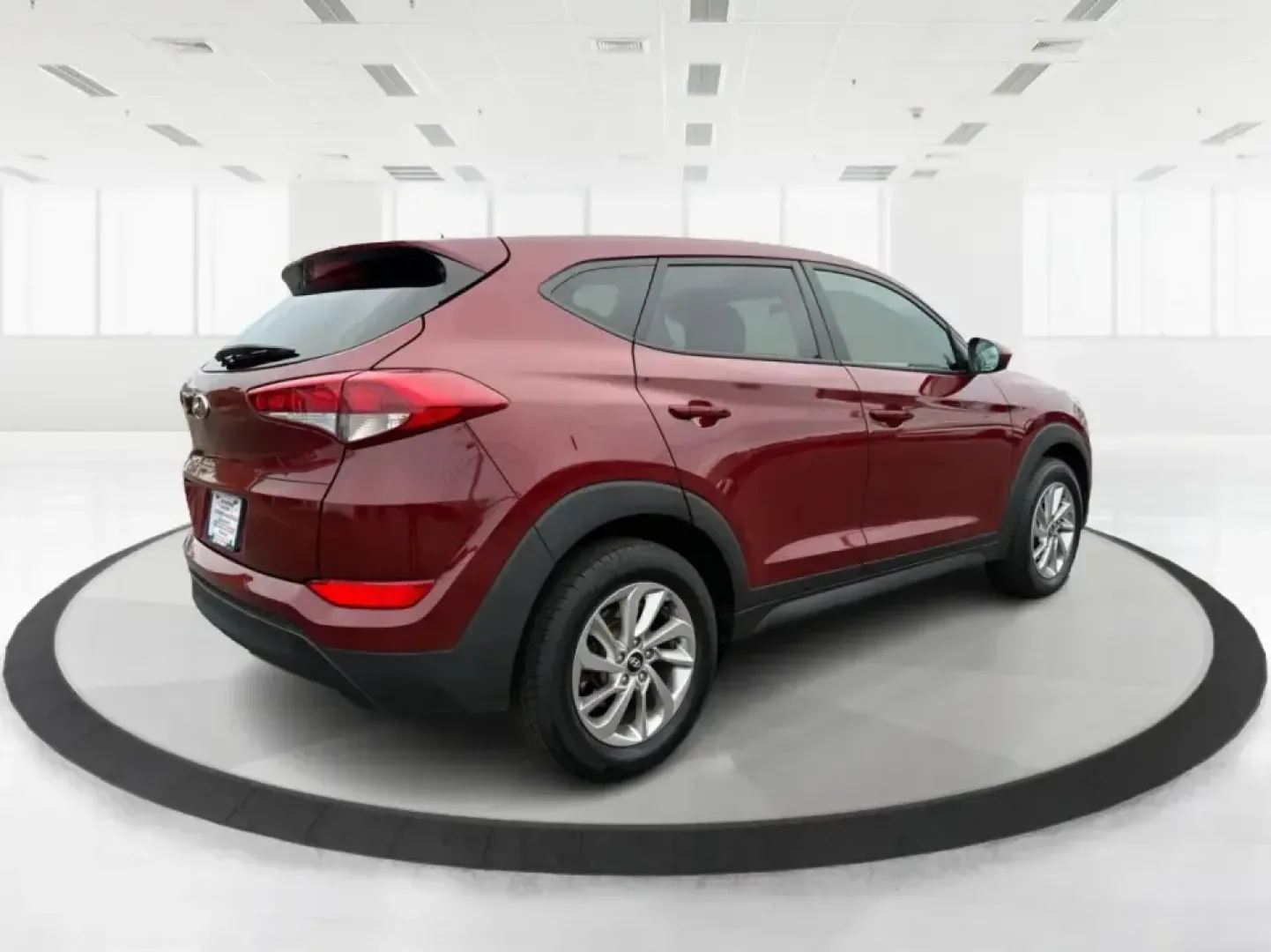 2018 Hyundai Tucson SE (KM8J23A42JU) with an Nu 2L I-4 gasoline direct injection engine, 6A transmission, located at 8750 N County Rd 25A, Piqua, OH, 45356, (937) 908-9800, 40.164391, -84.232513 - **Explore the Open Road with the 2018 Hyundai Tucson at Advantage Car and Credit Piqua, OH**<br /> <br /> Are you ready to elevate your driving experience? Whether you're a growing family in need of extra space, a daily commuter looking for efficiency, or an adventure seeker craving weekend road tr - Photo#2
