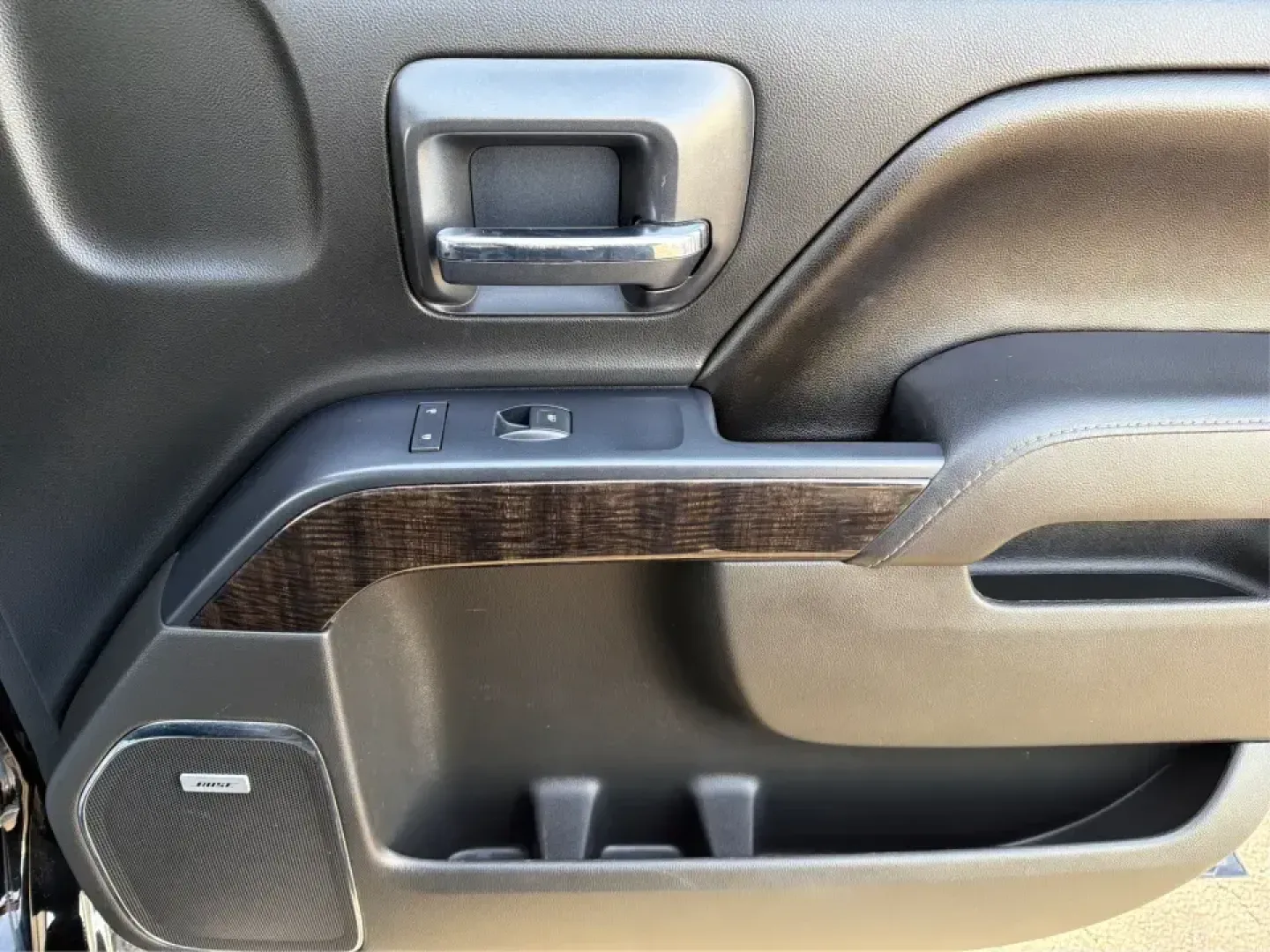 2016 GMC Sierra 1500 Denali (3GTU2PEJ4GG) with an 6.2L V8 OHV 16V engine, 6A transmission, located at 401 Woodman Dr, Riverside, OH, 45431, (937) 908-9800, 39.760899, -84.123421 - **Unleash Your Adventures with the 2016 GMC Sierra 1500 Denali Your Perfect Partner for Every Journey!**<br /> <br /> Are you ready to elevate your lifestyle and embark on new adventures? Whether you're hauling gear for a weekend getaway, navigating your daily commute, or transporting your growing - Photo#19