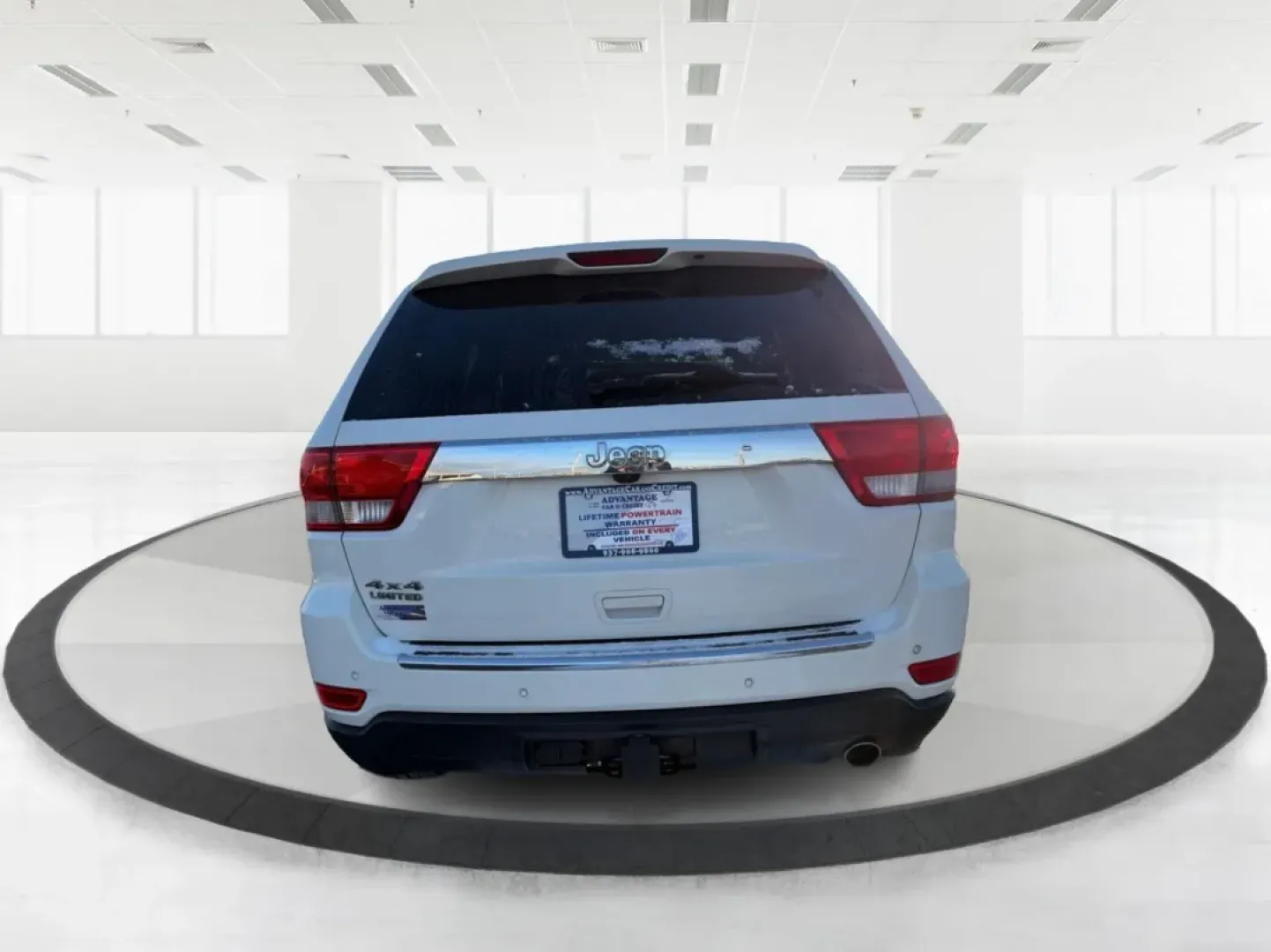 2011 Jeep Grand Cherokee Limited (1J4RR5GG7BC) with an Other engine, located at 1951 S Dayton Lakeview Rd., New Carlisle, OH, 45344, (937) 908-9800, 39.890999, -84.050255 - **Experience the Ultimate Adventure with This 2011 Jeep Grand Cherokee Limited!**<br /> <br /> Are you ready to elevate your weekend adventures and daily commutes? The 2011 Jeep Grand Cherokee Limited is designed for those who crave both versatility and luxury, making it the perfect choice for famil - Photo#3