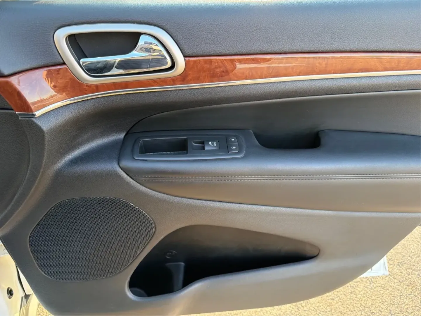 2011 Jeep Grand Cherokee Limited (1J4RR5GG7BC) with an Other engine, located at 1951 S Dayton Lakeview Rd., New Carlisle, OH, 45344, (937) 908-9800, 39.890999, -84.050255 - **Experience the Ultimate Adventure with This 2011 Jeep Grand Cherokee Limited!**<br /> <br /> Are you ready to elevate your weekend adventures and daily commutes? The 2011 Jeep Grand Cherokee Limited is designed for those who crave both versatility and luxury, making it the perfect choice for famil - Photo#20