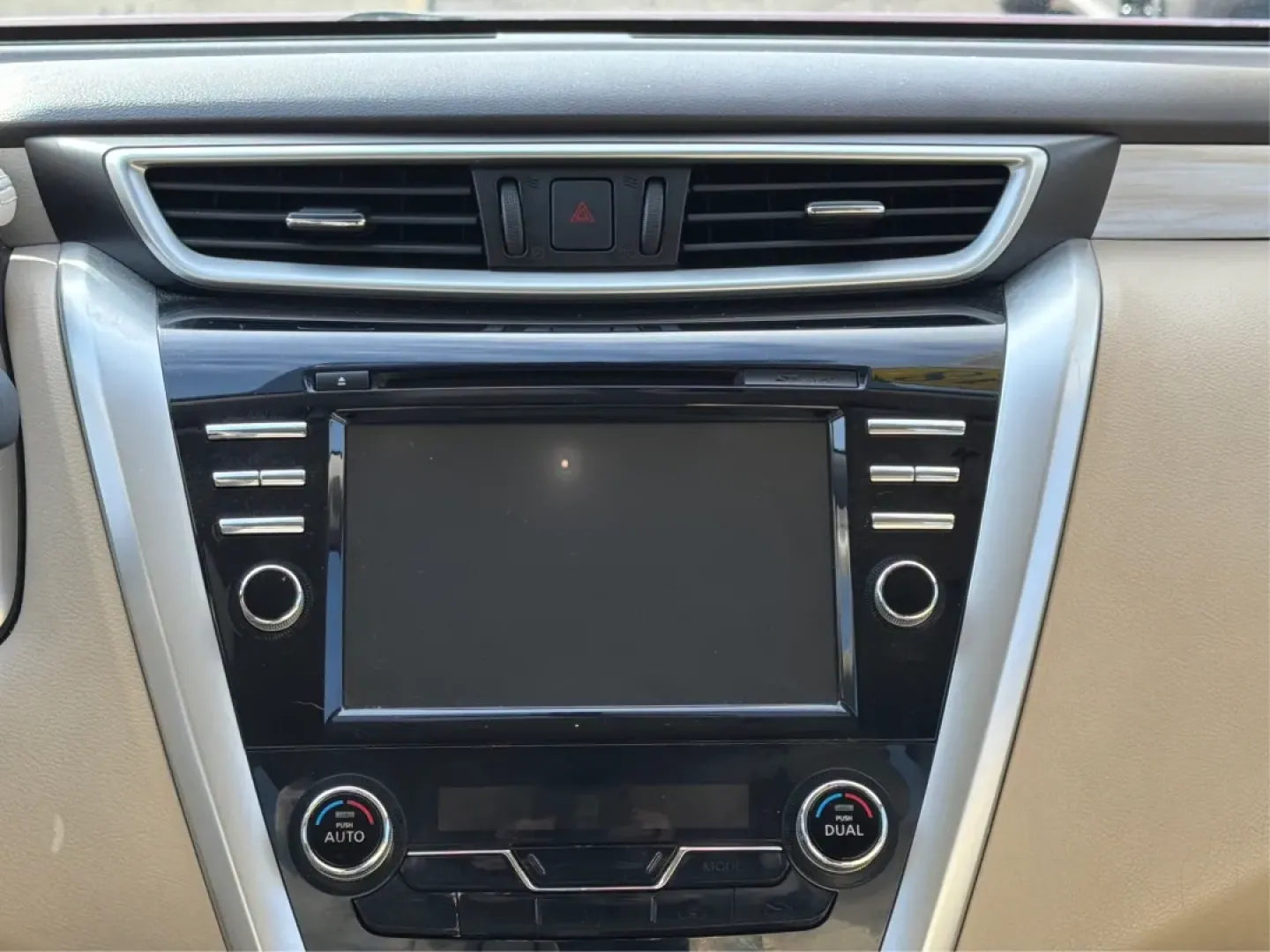 2018 Nissan Murano Platinum (5N1AZ2MGXJN) with an 3.5L V-6 DOHC engine, CVT transmission, located at 880 E. National Road, Vandalia, OH, 45377, (937) 908-9800, 39.891918, -84.183594 - **Adventure Awaits with the 2018 Nissan Murano Platinum at Advantage Car and Credit - Vandalia!**<br /> <br /> Are you ready to elevate your driving experience while enjoying the perfect blend of style, comfort, and reliability? The 2018 Nissan Murano Platinum is not just a vehicle; it's the key to - Photo#13