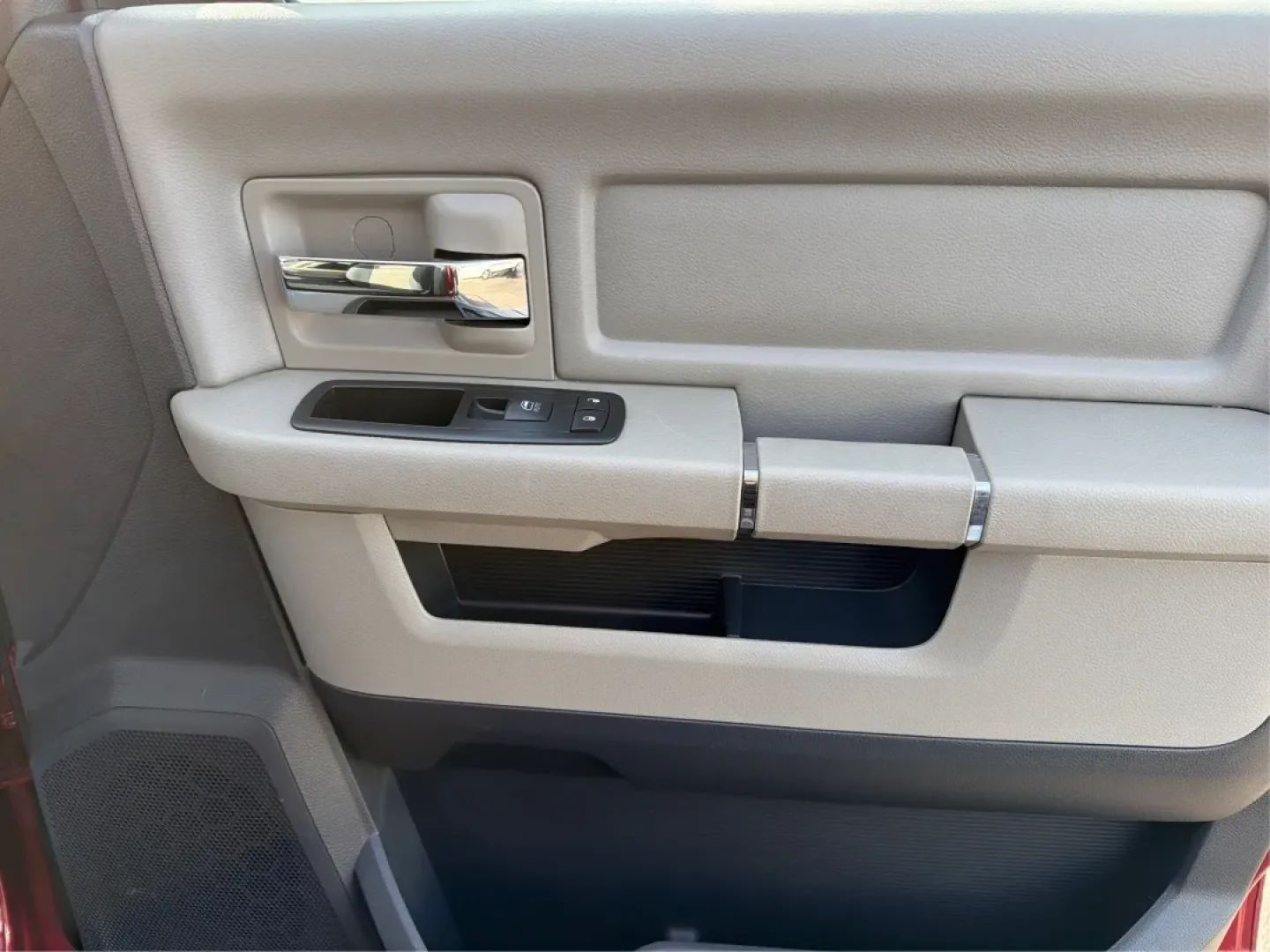 2011 Ram Ram 1500 SLT (1D7RV1GT7BS) with an HEMI 5.7L V-8 variable valve control engine, 5-Speed Automatic transmission, located at 8750 N County Rd 25A, Piqua, OH, 45356, (937) 908-9800, 40.164391, -84.232513 - **Unleash Adventure with the 2011 Ram 1500 SLT at Advantage Car and Credit - Piqua!**<br /> <br /> Are you ready to elevate your driving experience? Whether you're navigating busy city streets, embarking on weekend adventures, or tackling home improvement projects, the 2011 Ram 1500 SLT is the truck - Photo#19