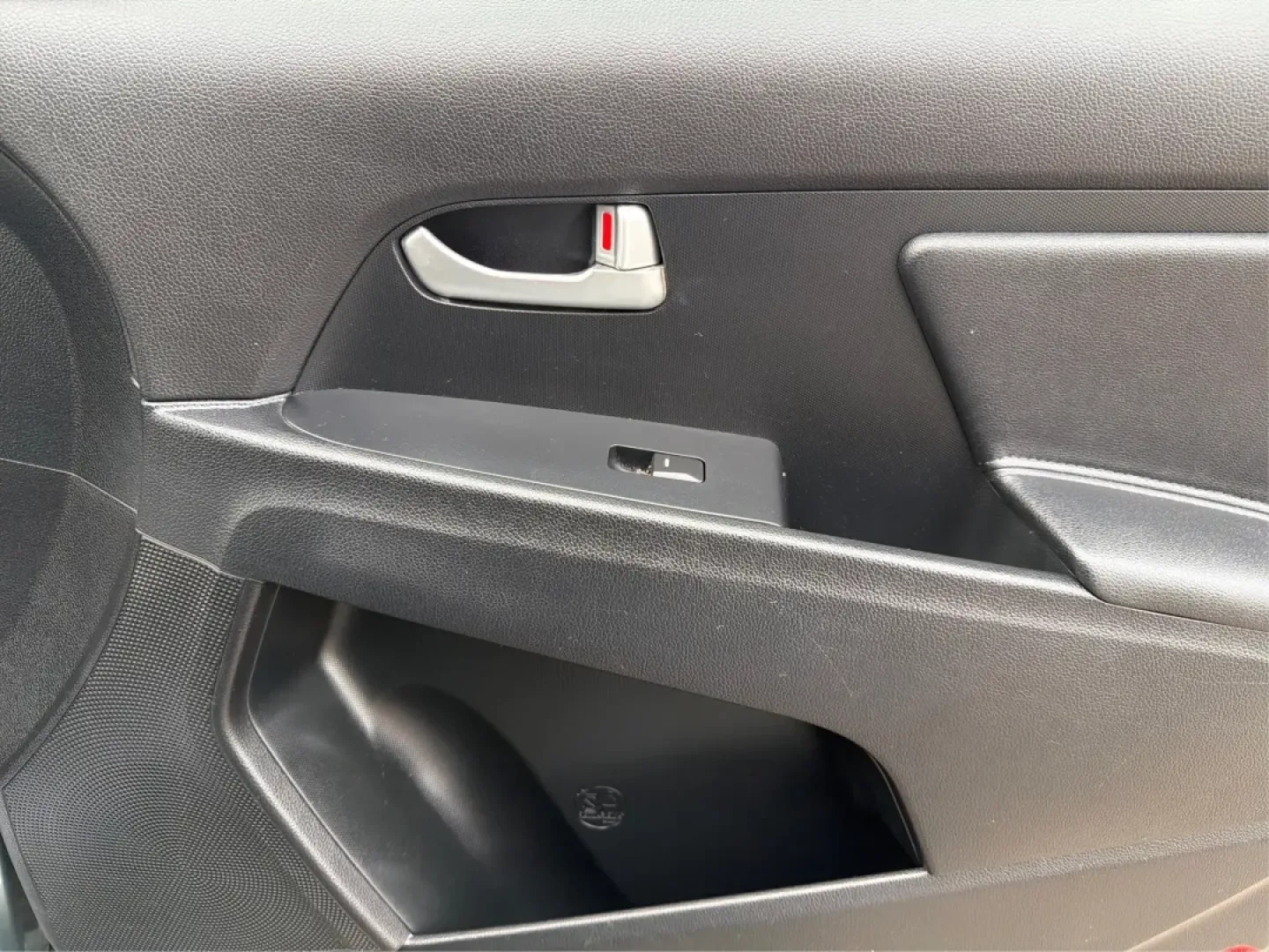 2015 Kia Sportage LX (KNDPBCAC6F7) with an Other engine, located at 1184 Kauffman Ave, Fairborn, OH, 45324, (937) 908-9800, 39.807072, -84.030914 - **Unleash Your Adventurous Spirit with the 2015 Kia Sportage LX in Moraine, OH!**<br /> <br /> Are you ready to elevate your lifestyle with a vehicle that perfectly marries practicality and style? The 2015 Kia Sportage LX is your ticket to unforgettable weekend adventures, family outings, and daily - Photo#18