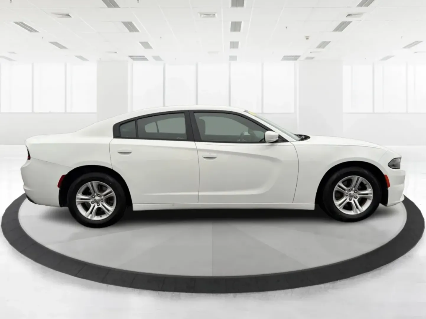 2015 Dodge Charger (2C3CDXBG3FH) with an 3.6L V-6 DOHC engine, located at 1099 N County Rd 25A, Troy, OH, 45373, (937) 908-9800, 40.057079, -84.212883 - Experience the thrill of the open road with the 2015 Dodge Charger SE, a powerful sedan that perfectly balances performance and comfort. This vehicle is an ideal choice for those looking to elevate their daily commute or make unforgettable road trips. Whether you're navigating through the charming s - Photo#1