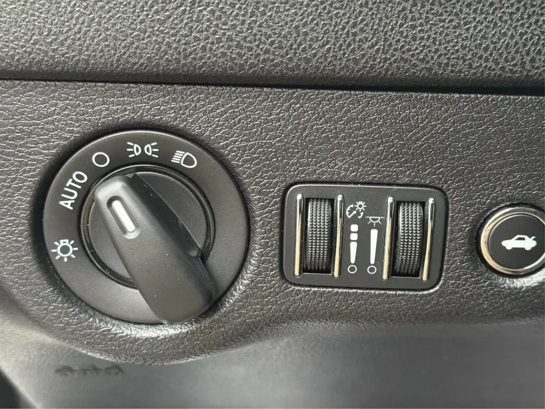 2015 Dodge Charger SE (2C3CDXBG3FH) with an 3.6L V-6 DOHC engine, located at 8750 N County Rd 25A, Piqua, OH, 45356, (937) 908-9800, 40.164391, -84.232513 - Experience the thrill of the open road with the 2015 Dodge Charger SE, a powerful sedan that perfectly balances performance and comfort. This vehicle is an ideal choice for those looking to elevate their daily commute or make unforgettable road trips. Whether you're navigating through the charming s - Photo#16