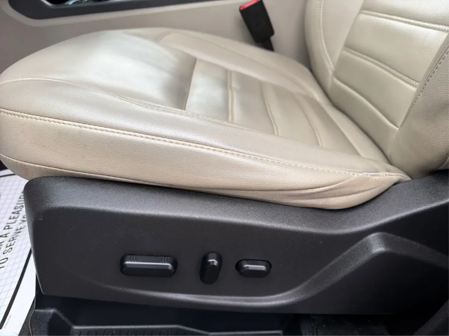 2019 Ford Escape SEL 4WD (1FMCU9HD4KU) with an 1.5L L4 DOHC 16V engine, 6-Speed Automatic transmission, located at 4508 South Dixie Dr, Moraine, OH, 45439, (937) 908-9800, 39.689976, -84.218452 - **Adventure Awaits in the 2019 Ford Escape SEL 4WD: Your Next Family SUV!**<br /> <br /> Embrace the thrill of adventure without compromising comfort and safety with the 2019 Ford Escape SEL 4WD, now available at Advantage Car and Credit - Moraine. Perfect for growing families or anyone seeking a ve - Photo#18