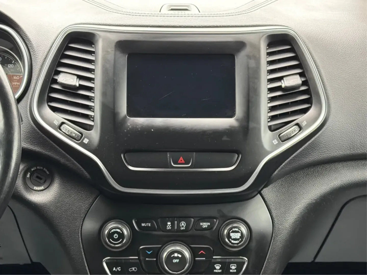 2019 Jeep Cherokee Latitude 4x4 (1C4PJMCB5KD) with an Other engine, located at 4508 South Dixie Dr, Moraine, OH, 45439, (937) 908-9800, 39.689976, -84.218452 - Are you in search of the perfect vehicle to enhance your adventurous lifestyle? Look no further! Advantage Car and Credit in Moraine, OH, presents the ideal ride for those who love exploration and family time alike: the 2019 Jeep Cherokee Latitude 4x4. With its robust capability and family-friendly - Photo#12