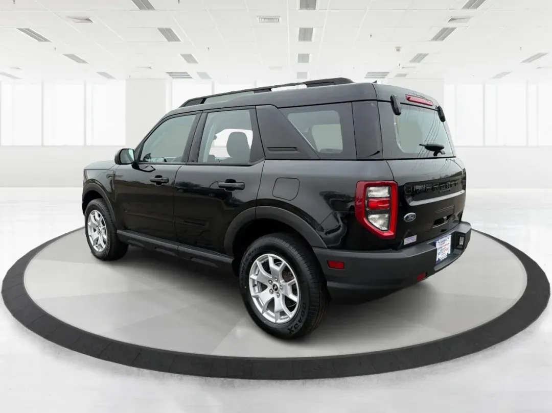 2021 Ford Bronco Sport Base (3FMCR9A63MR) with an Other engine, located at 1230 East Main St, Xenia, OH, 45385, (937) 908-9800, 39.688026, -83.910172 - Experience adventure like never before with the rugged 2021 Ford Bronco Sport Base, now available at Advantage Car and Credit in Xenia, OH! Perfect for outdoor enthusiasts and weekend warriors, this versatile SUV is designed to handle both urban streets and off-road trails. With stylish elegance and - Photo#4