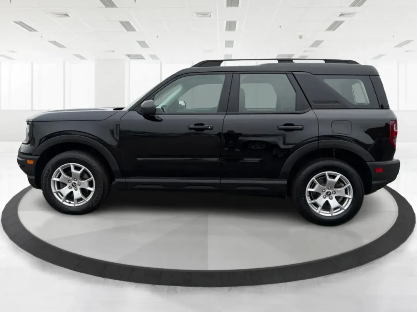 2021 Ford Bronco Sport Base (3FMCR9A63MR) with an 1.5L L3 engine, 8A transmission, located at 1230 East Main St, Xenia, OH, 45385, (937) 908-9800, 39.688026, -83.910172 - Experience adventure like never before with the rugged 2021 Ford Bronco Sport Base, now available at Advantage Car and Credit in Xenia, OH! Perfect for outdoor enthusiasts and weekend warriors, this versatile SUV is designed to handle both urban streets and off-road trails. With stylish elegance and - Photo#5