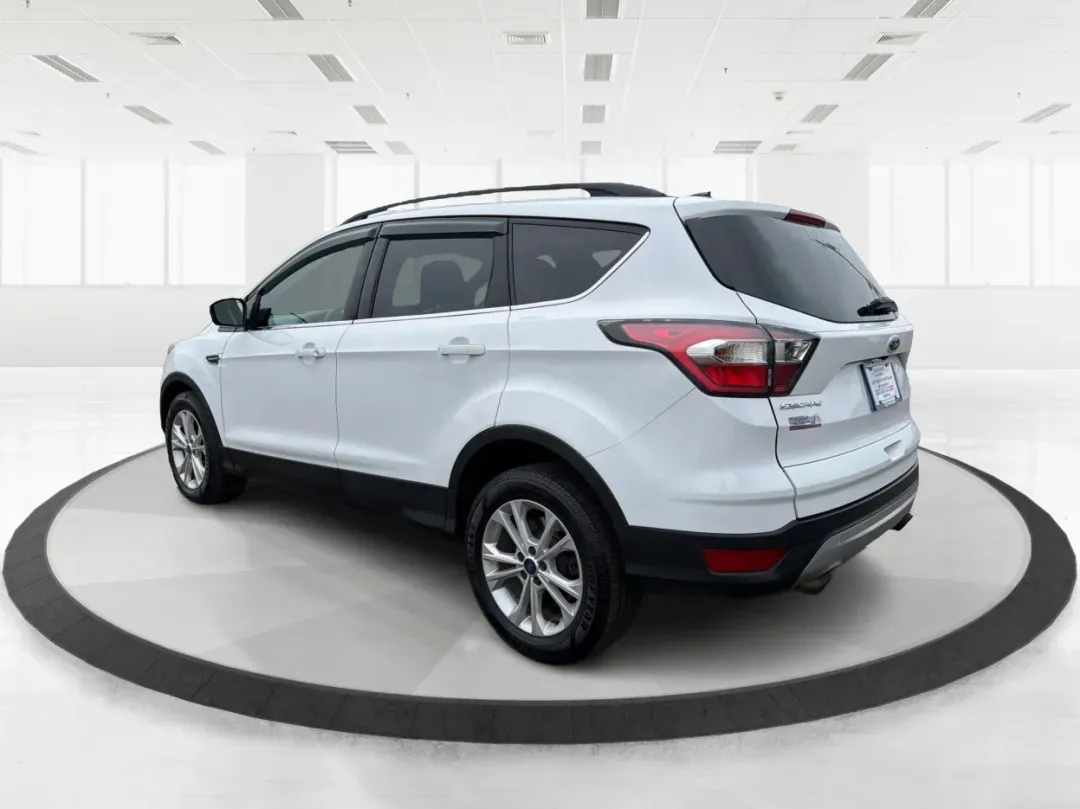 2017 Ford Escape SE (1FMCU0GDXHU) with an Other engine, located at 1184 Kauffman Ave, Fairborn, OH, 45324, (937) 908-9800, 39.807072, -84.030914 - ### Discover Your Next Adventure with the 2017 Ford Escape SE at Advantage Car and Credit - Fairborn<br /> <br /> Are you ready to elevate your daily commute or embark on your next weekend adventure? Look no further than the **2017 Ford Escape SE**, now available at **Advantage Car and Credit** in F - Photo#4