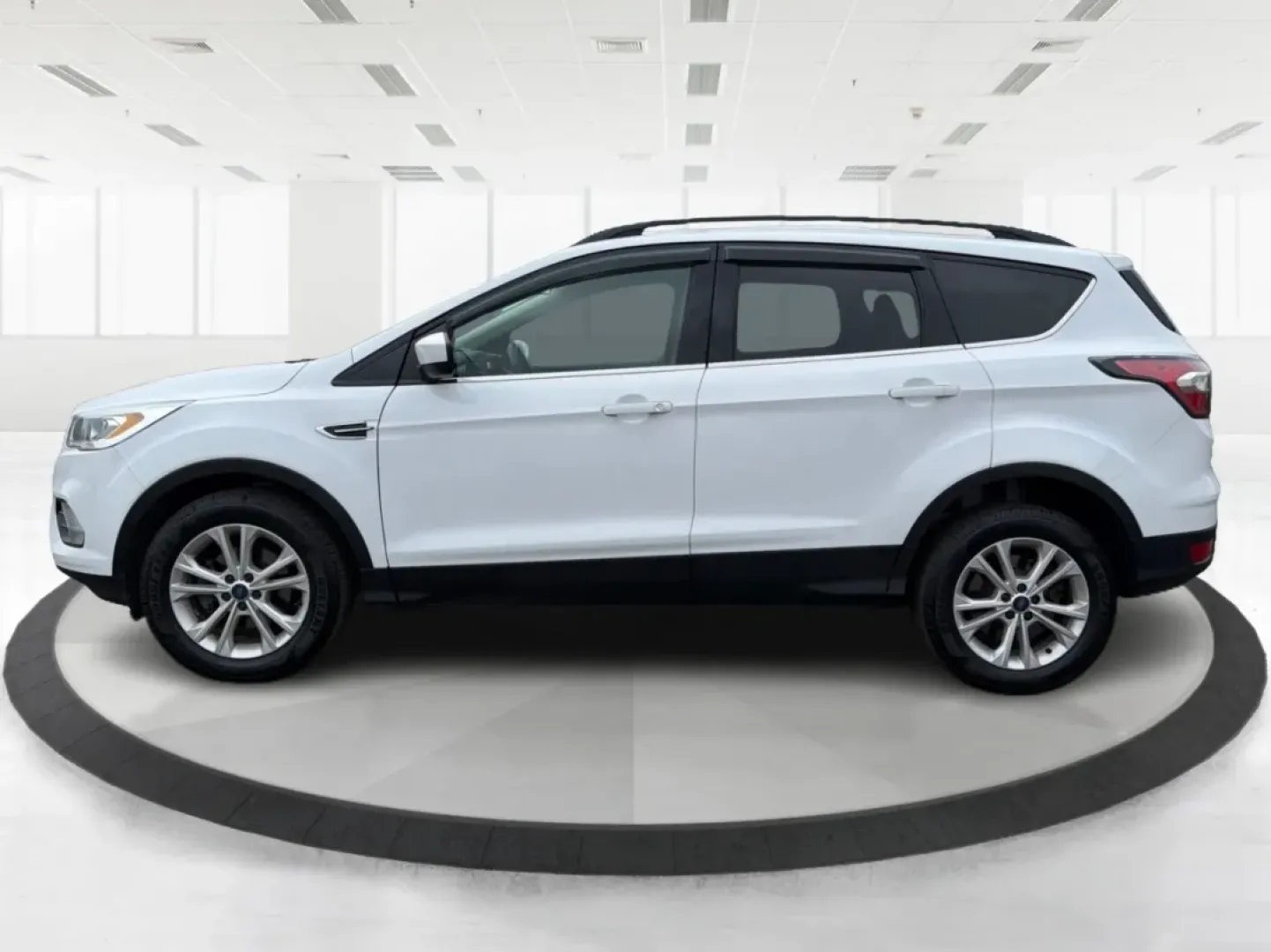 2017 Ford Escape SE (1FMCU0GDXHU) with an 1.5L L4 DOHC 16V engine, 6A transmission, located at 1184 Kauffman Ave, Fairborn, OH, 45324, (937) 908-9800, 39.807072, -84.030914 - ### Discover Your Next Adventure with the 2017 Ford Escape SE at Advantage Car and Credit - Fairborn<br /> <br /> Are you ready to elevate your daily commute or embark on your next weekend adventure? Look no further than the **2017 Ford Escape SE**, now available at **Advantage Car and Credit** in F - Photo#5