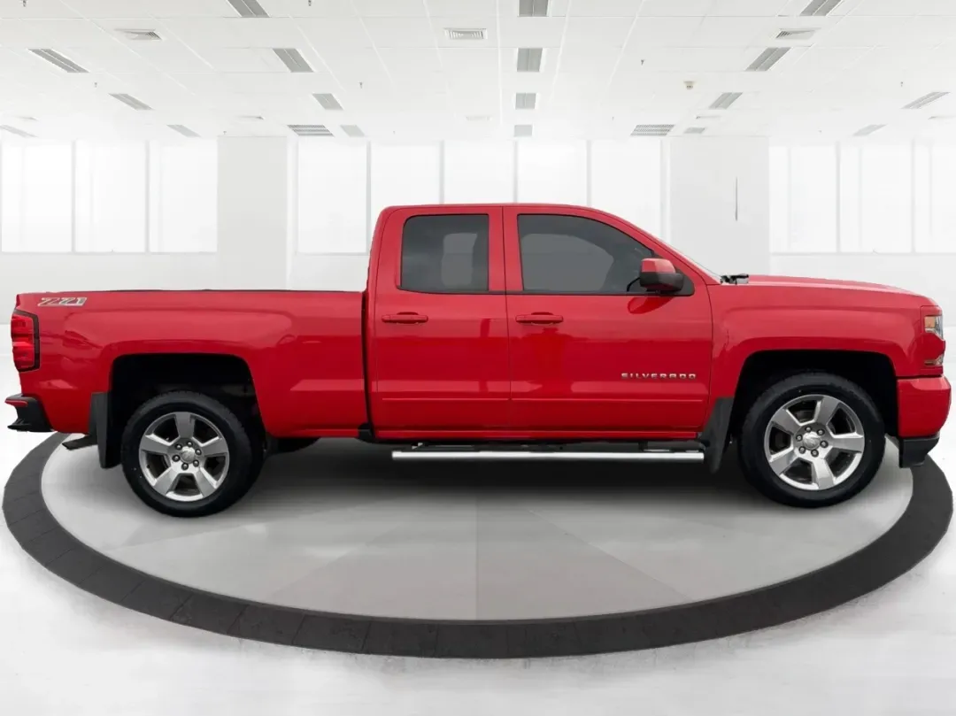 2017 Chevrolet Silverado 1500 2LT (1GCVKREC2HZ) with an EcoTec3 4.3L V-6 gasoline direct injection engine, located at 1184 Kauffman Ave, Fairborn, OH, 45324, (937) 908-9800, 39.807072, -84.030914 - **Unleash Adventure with the 2017 Chevrolet Silverado 1500 at Advantage Car and Credit Moraine, OH!**<br /> <br /> Are you ready to conquer your daily commute or embark on thrilling weekend adventures? The 2017 Chevrolet Silverado 1500 is more than just a truck; it's a lifestyle choice perfect for - Photo#1