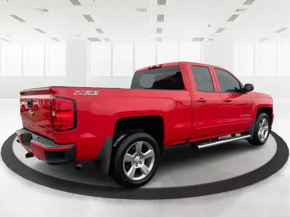 2017 Chevrolet Silverado 1500 2LT (1GCVKREC2HZ) with an EcoTec3 4.3L V-6 gasoline direct injection engine, 6A transmission, located at 8750 N County Rd 25A, Piqua, OH, 45356, (937) 908-9800, 40.164391, -84.232513 - **Unleash Adventure with the 2017 Chevrolet Silverado 1500 at Advantage Car and Credit Moraine, OH!**<br /> <br /> Are you ready to conquer your daily commute or embark on thrilling weekend adventures? The 2017 Chevrolet Silverado 1500 is more than just a truck; it's a lifestyle choice perfect for - Photo#2